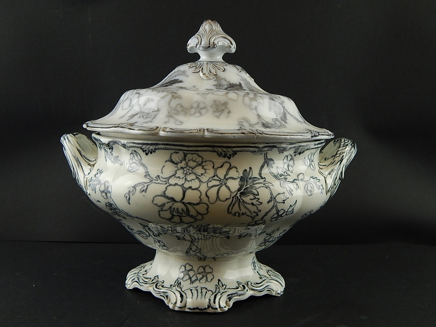 ANTICA RARA ZUPPIERA CENTROTAVOLA PORCELLANA VITTORIANA META' 800 DECORO A MANO