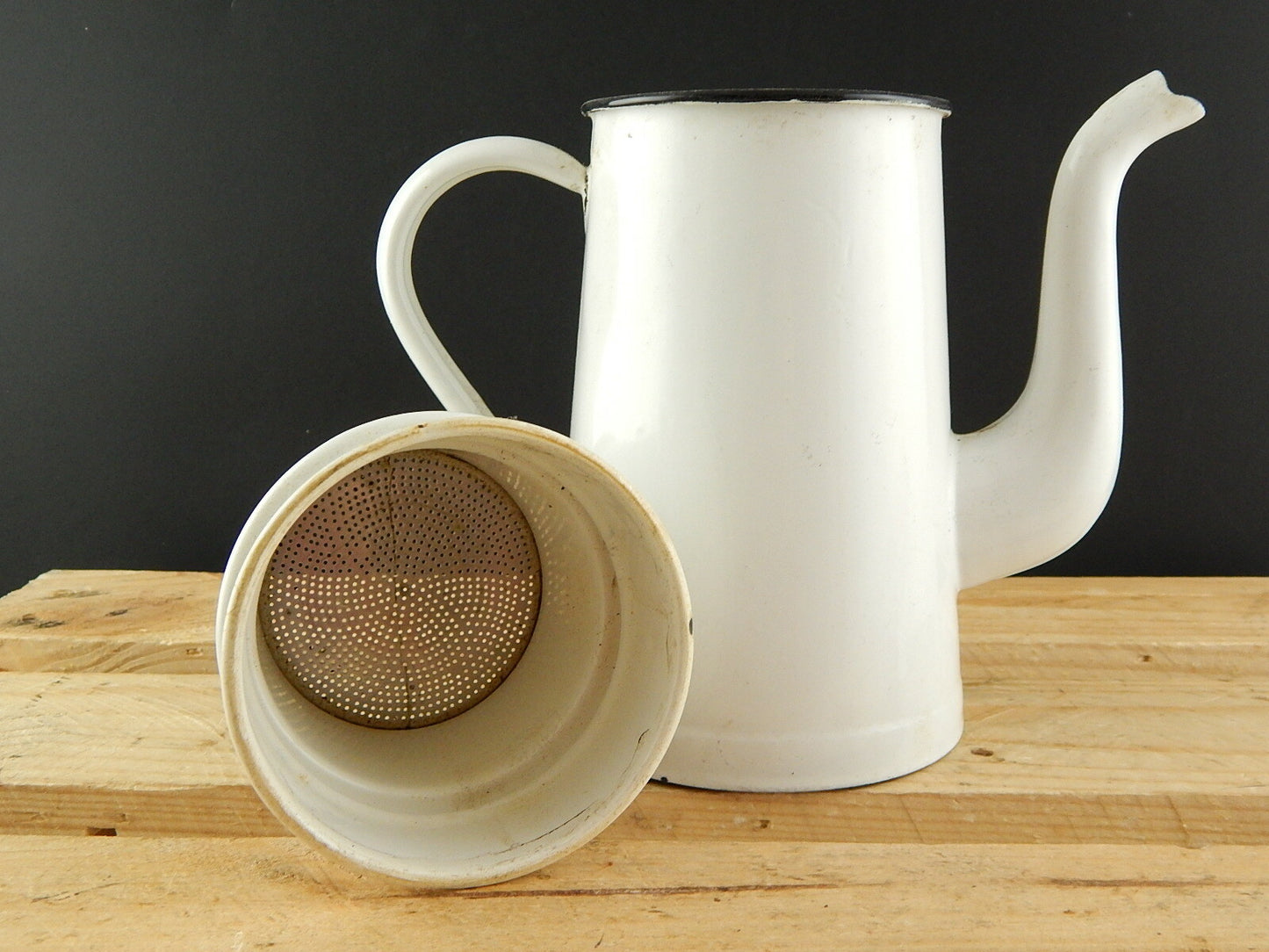 VINTAGE CAFFETTIERA LATTA SMALTATA PORCELLANATA BIANCA COUNTRY CHIC DUE LEONI