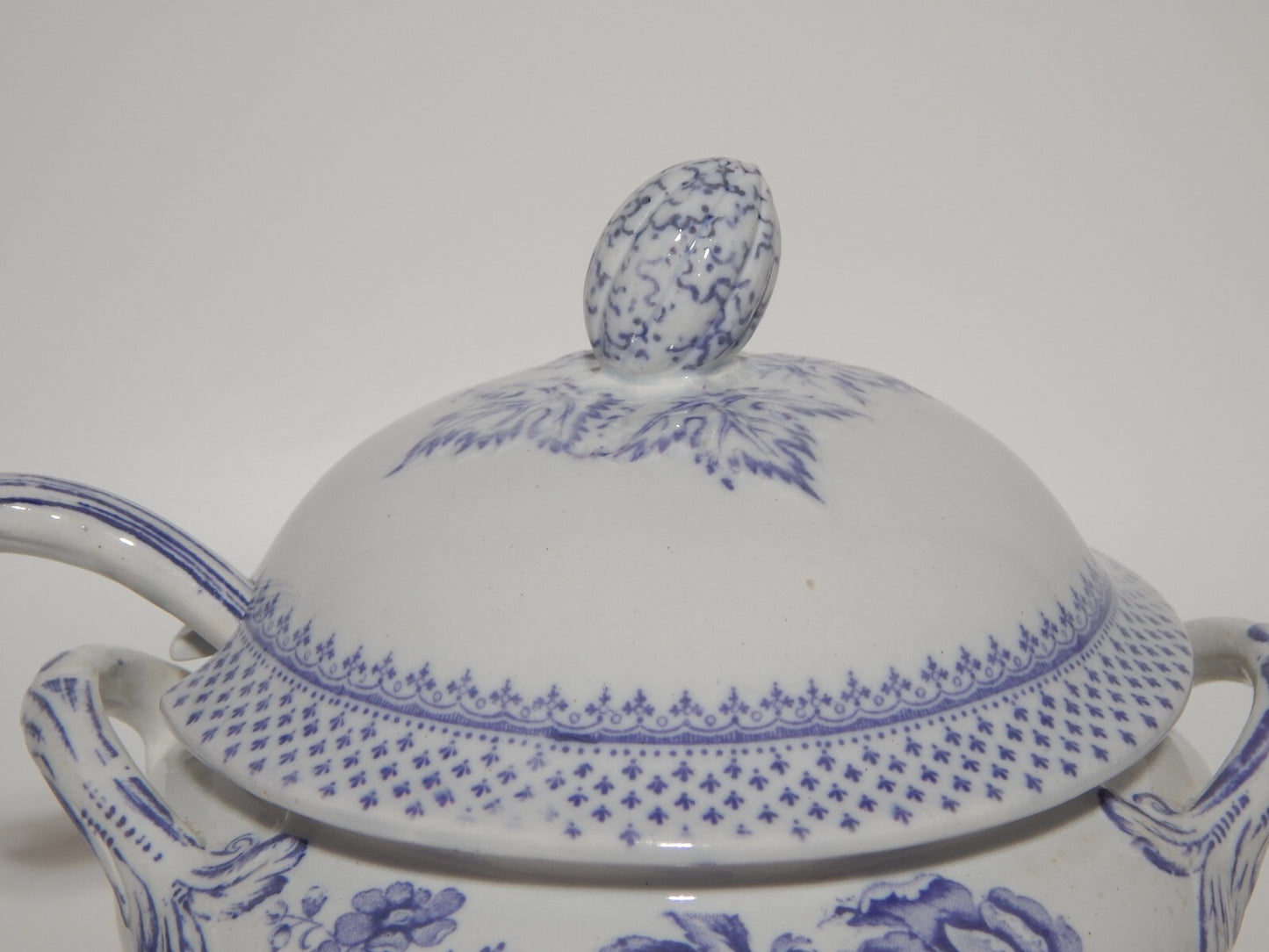 ANTICA RARA ZUPPIERA EGOISTE CERAMICA INGLESE PRIMAVESI 1860 ERMINE BORDER VIOLA