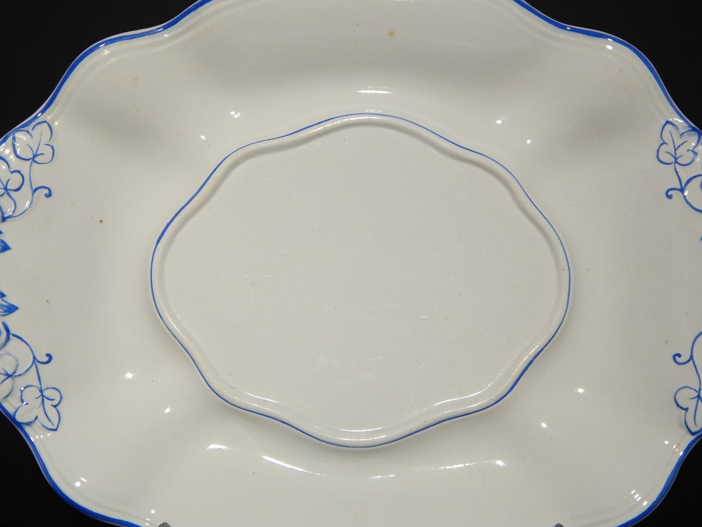 ANTICO RARO VASSOIO CERAMICA BIANCA DECORI BLU RICHARD MILANO FINE 800