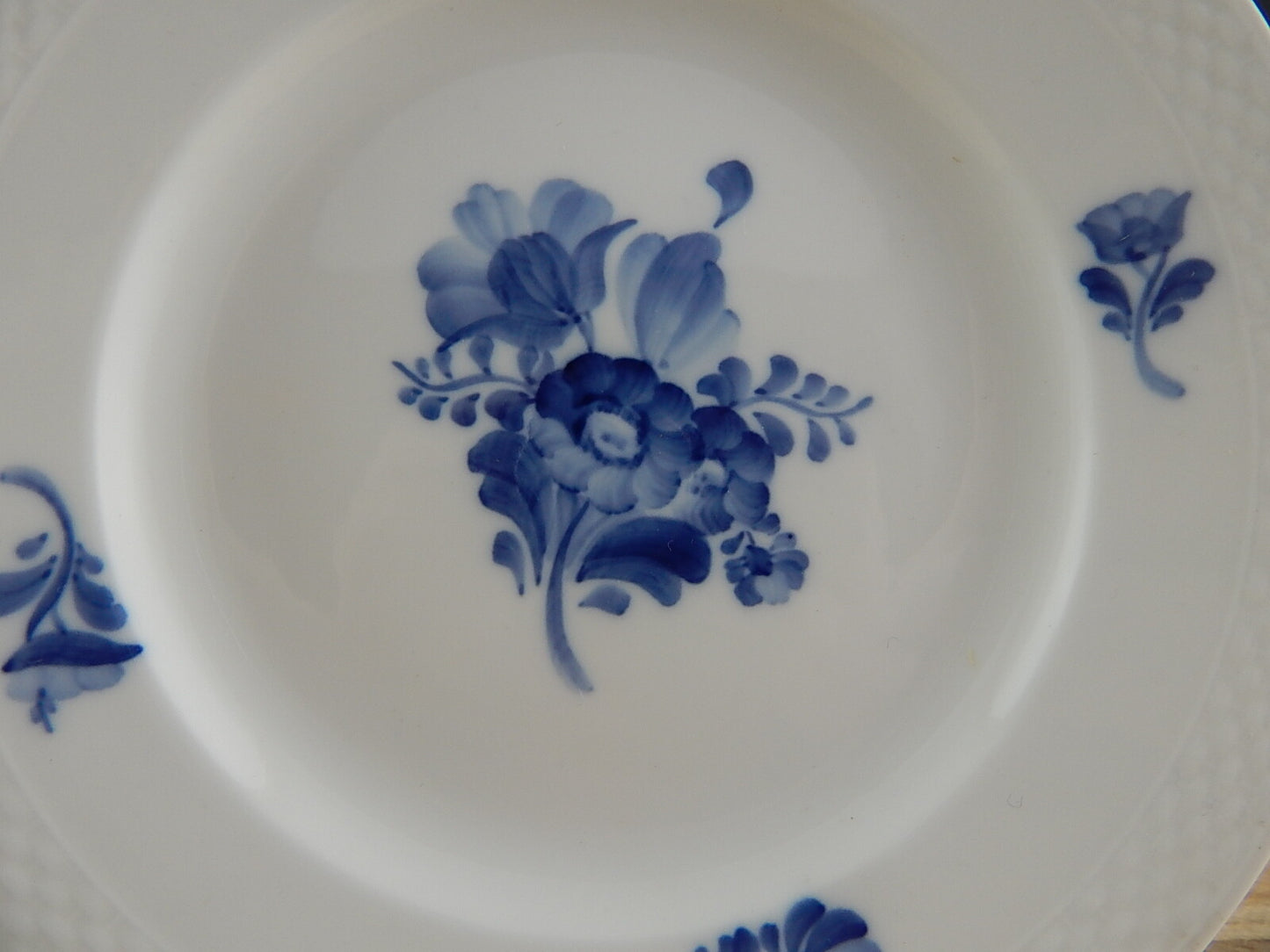 VINTAGE ROYAL COPENHAGEN PORCELLANA PIATTO DESSERT FLOWER DIPINTO MANO CM 19