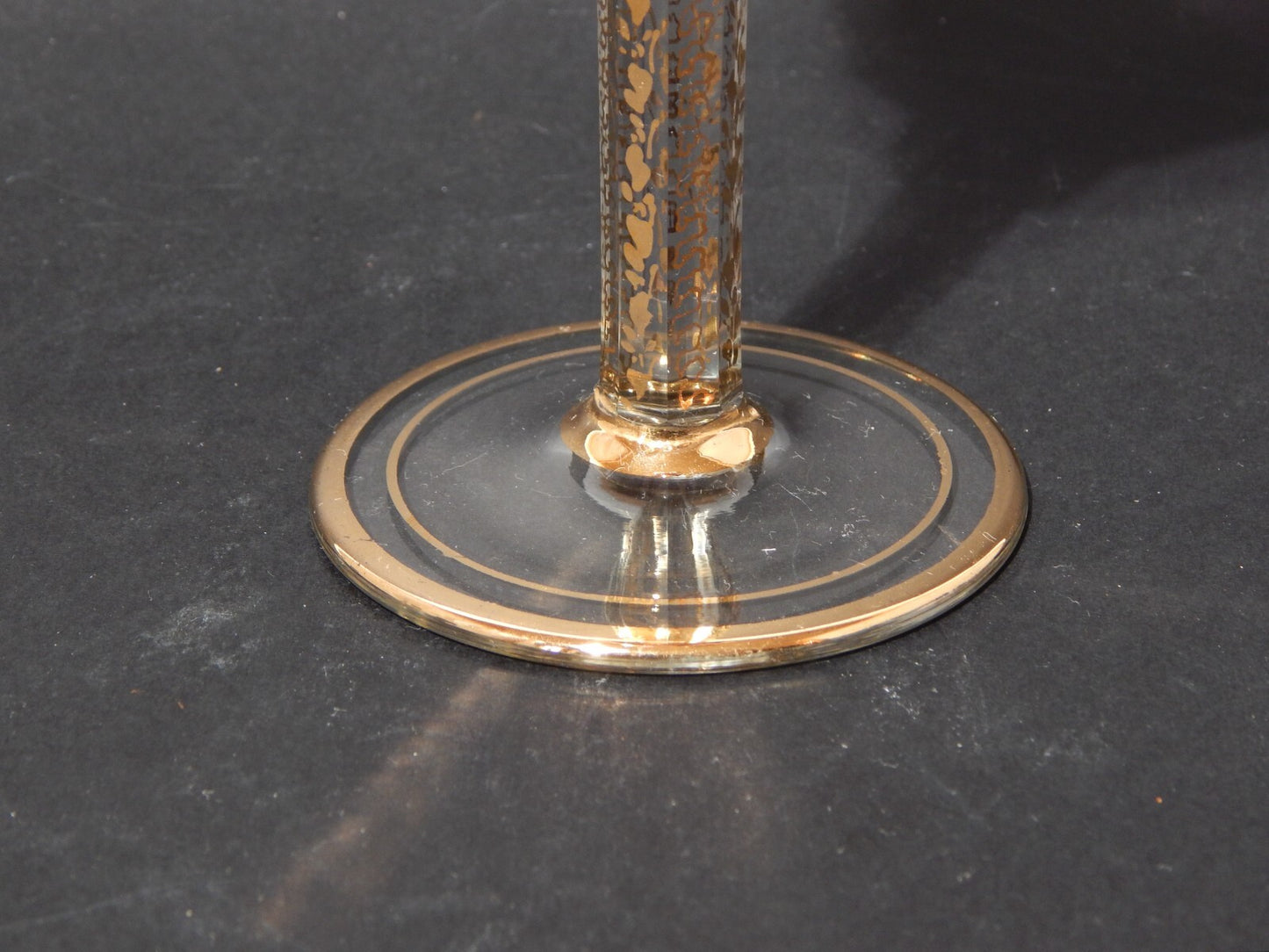 PREZIOSO ANTICO BICCHIERE CALICE CRISTALLO MOSER MOLATO DORATO COLOR AMETISTA