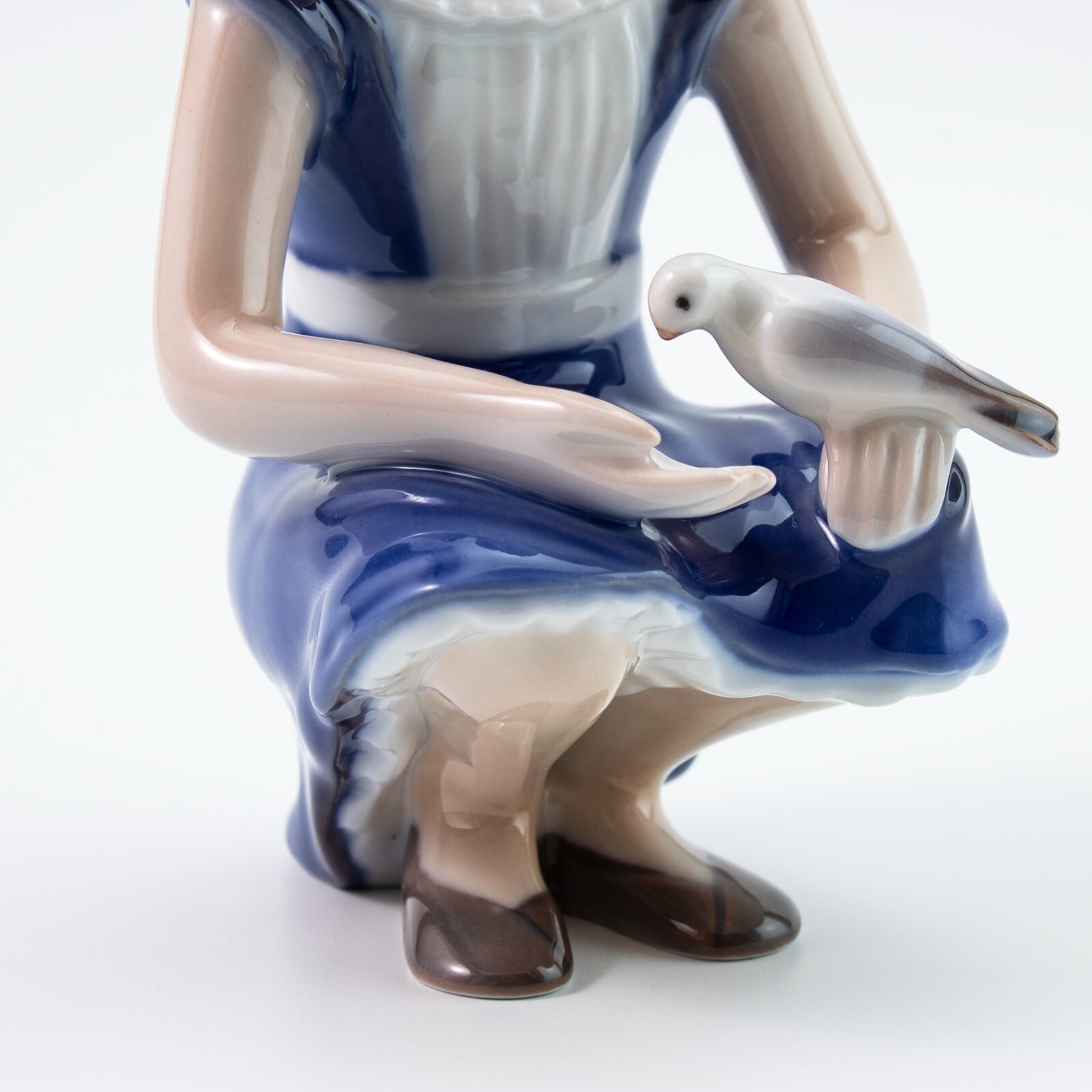 STATUINA PORCELLANA ROYAL COPENHAGEN BING&GRONDAHL "Ragazza con Colomba" CM 13x8