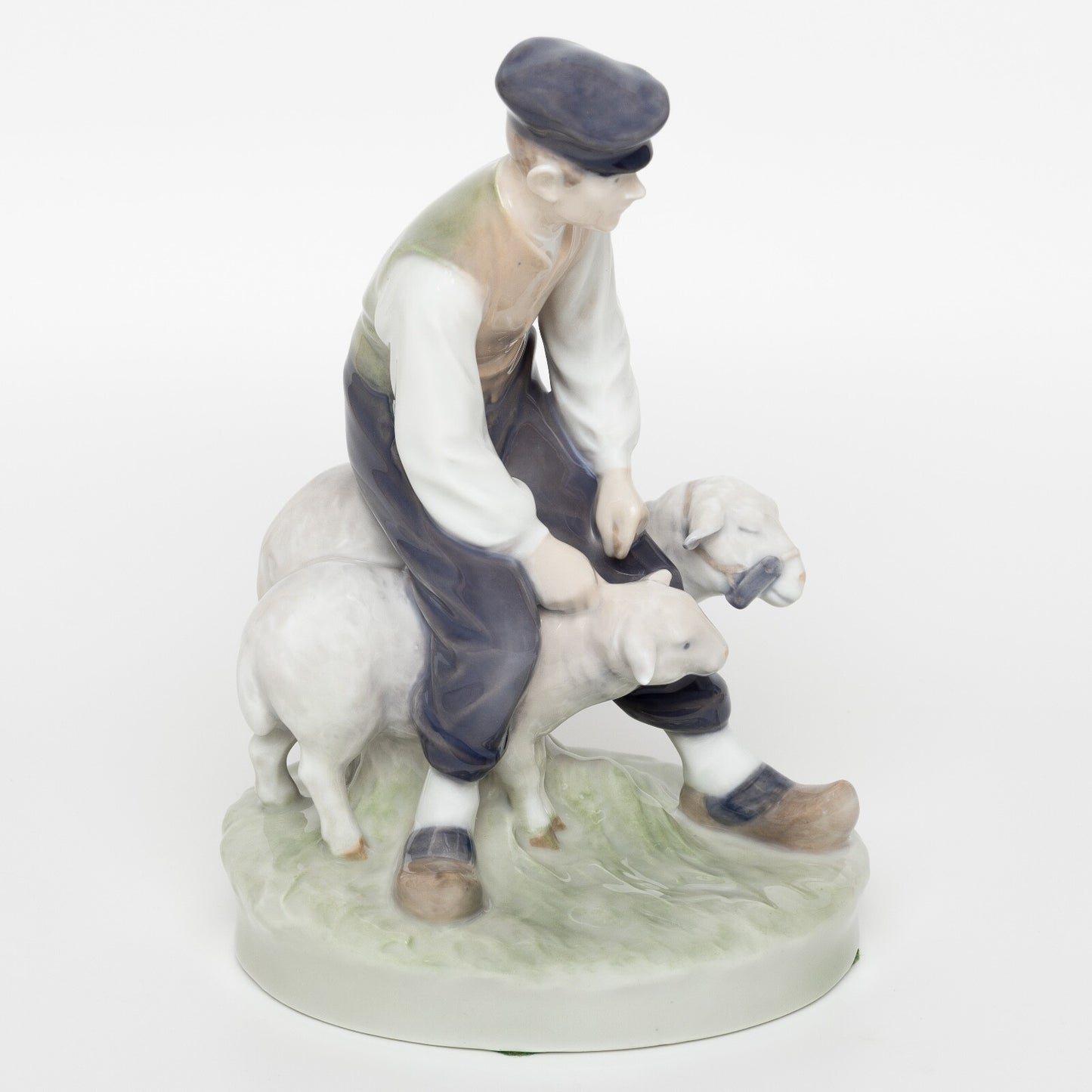 STATUINA PORCELLANA ROYAL COPENHAGEN "Pastore con Pecore" COD. 627 CM. 20x15x12