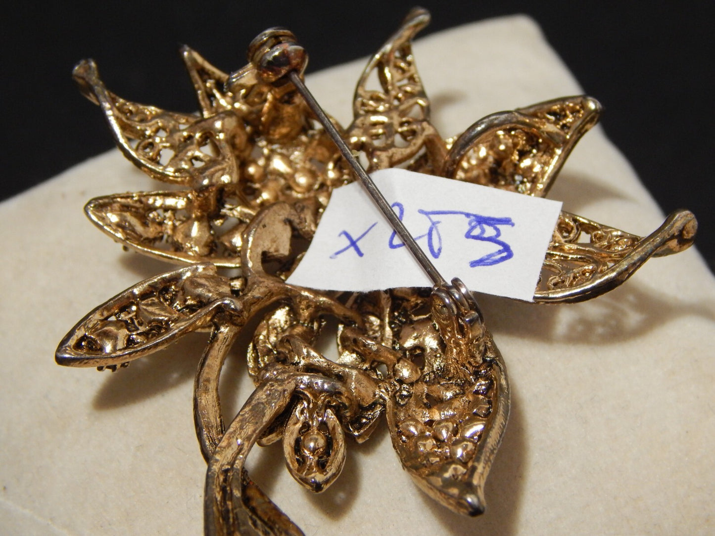 VINTAGE BIJOUX ELEGANTE SPILLA A FIORE CON CRISTALLI META' 900