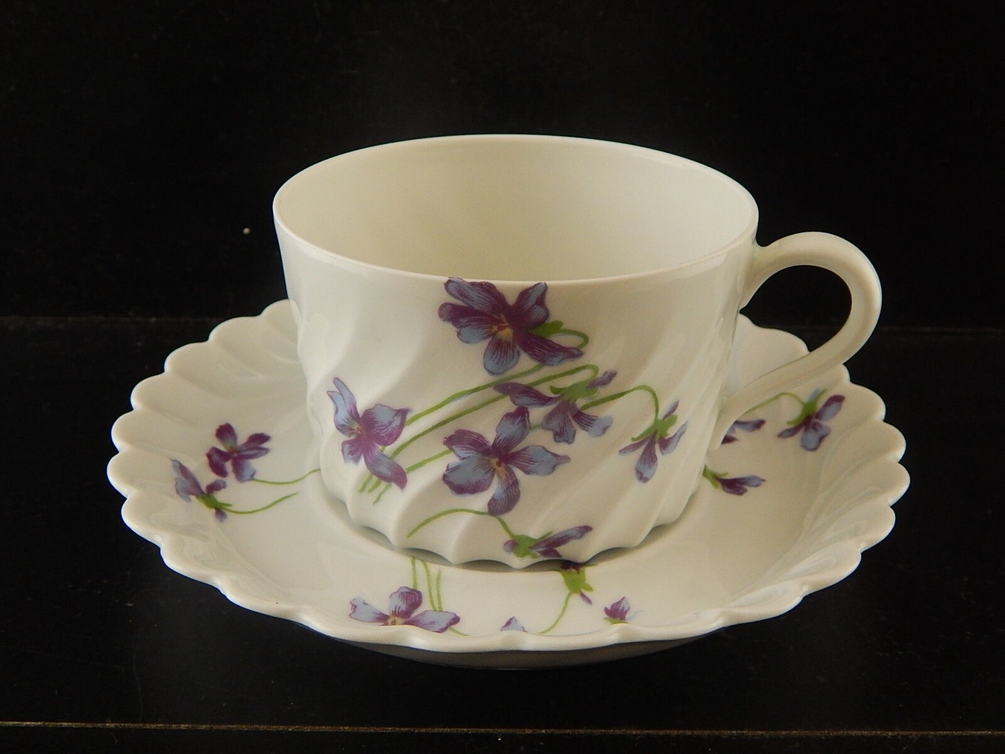 VINTAGE 1960 ELEGANTE TAZZA DA TE' LIMOGES HAVILAND PORCELLANA BIANCA VIOLETTE