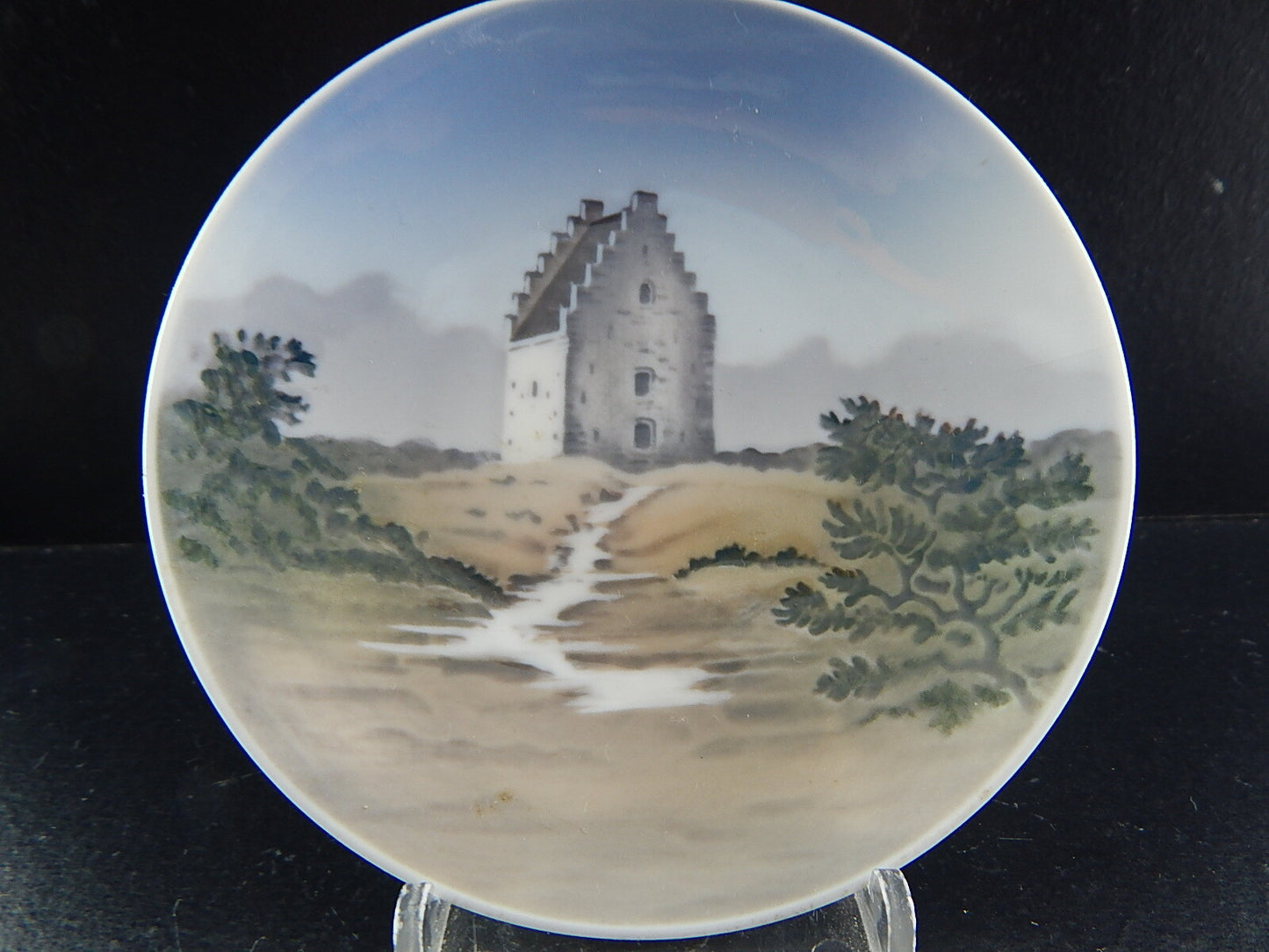 ROYAL COPENHAGEN PIATTINO DECORATIVO PORCELLANA CHIESA SOMMERSA SKAGEN