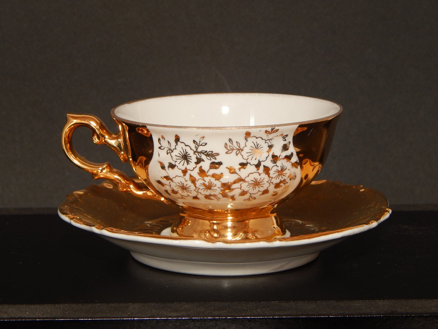 ANTICA ROCAILLE TAZZA TE' PORCELLANA BIANCA E ORO ZECCHINO BAVARIA