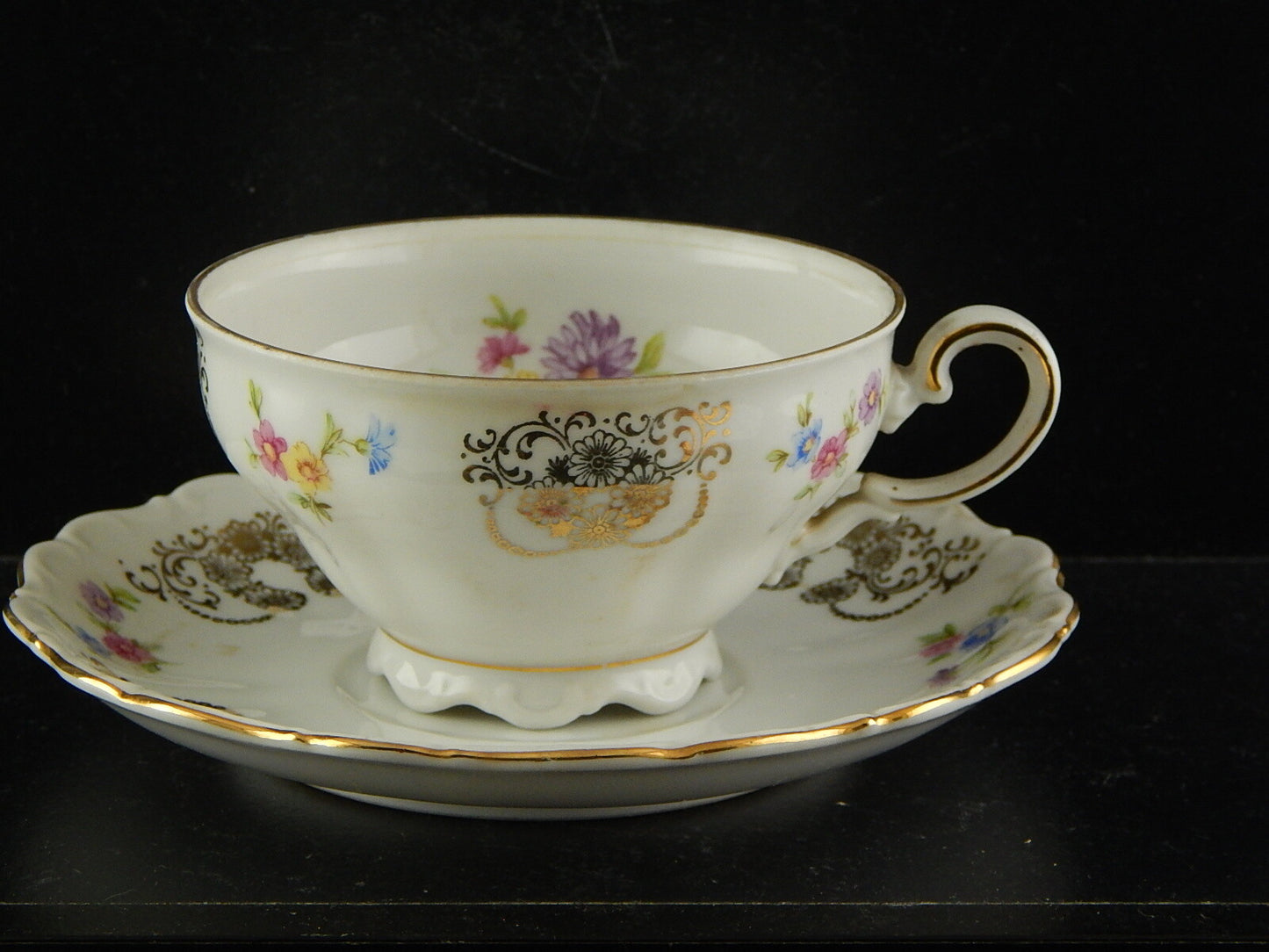ANTICA TAZZA TE' PORCELLANA BIANCA ARABESCHI ORO BAVARIA SELTMANN THERESIA DALIA