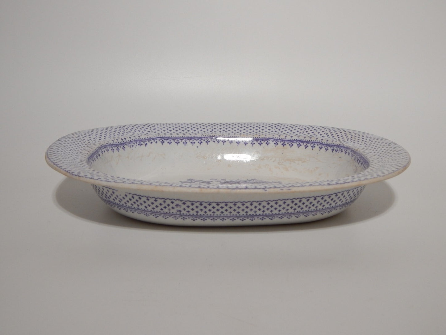 ANTICO VASSOIO FONDO CERAMICA STAFFORDSHIRE PRIMAVESI 1860 ERMINE BORDER VIOLA