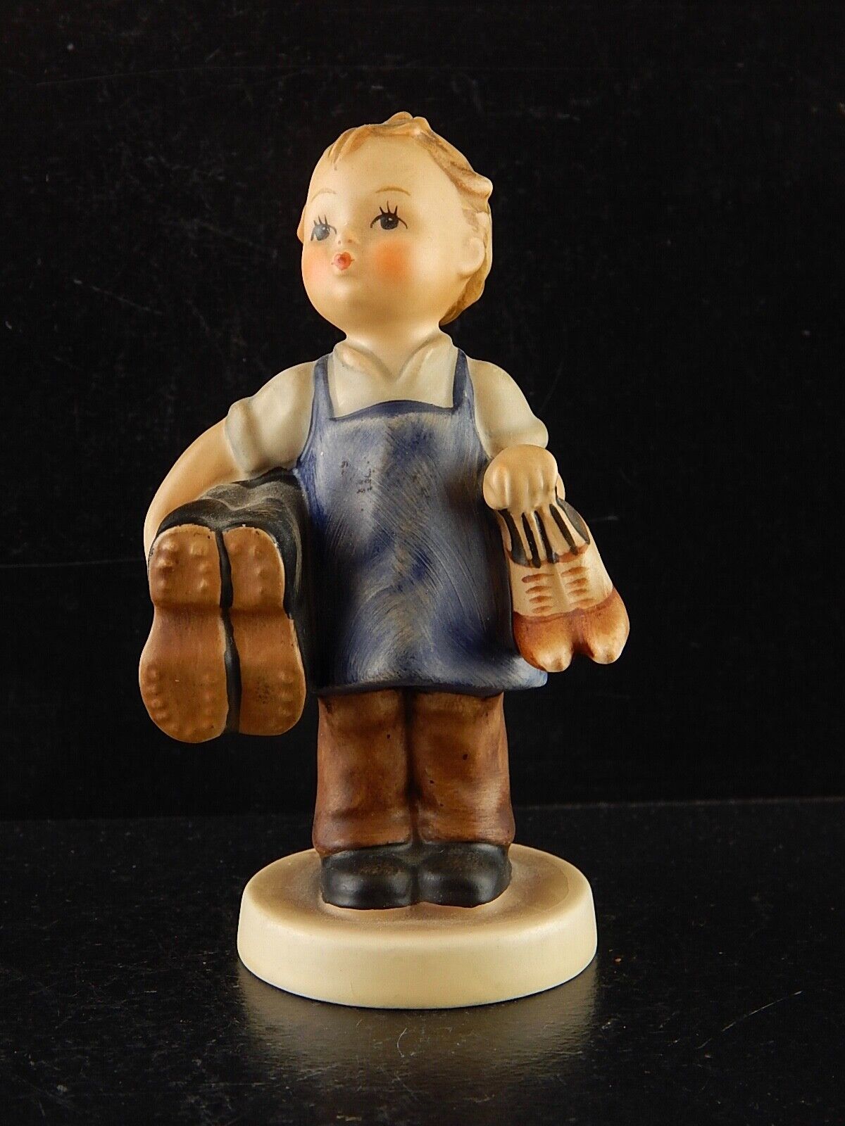 VINTAGE RARA STATUINA PORCELLANA GOEBEL HUMMEL 143/0 SCARPE BOOTS