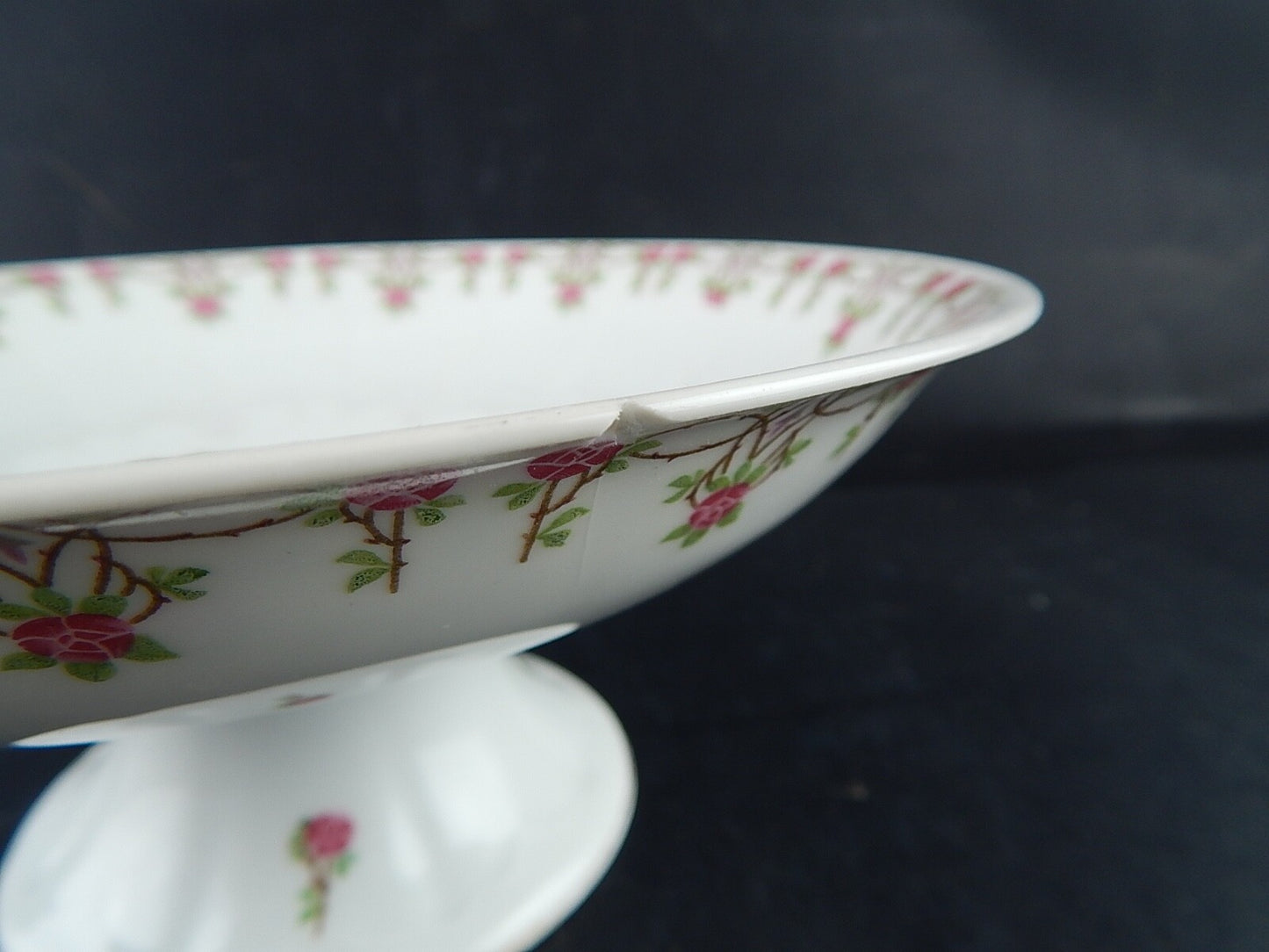 ANTICA ALZATA O FRUTTIERA PORCELLANA GINORI DOCCIA ETA' LIBERTY DIFETTO