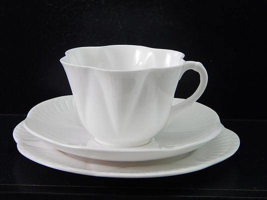 ANTICA PORCELLANA BIANCA TRIO TAZZA TE' FINE BONE CHINA SHELLEY MADE IN ENGLAND