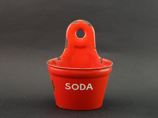ANTICO RARO CONTENITORE PORTA SODA DA PARETE METALLO LATTA SMALTATO ROSSO