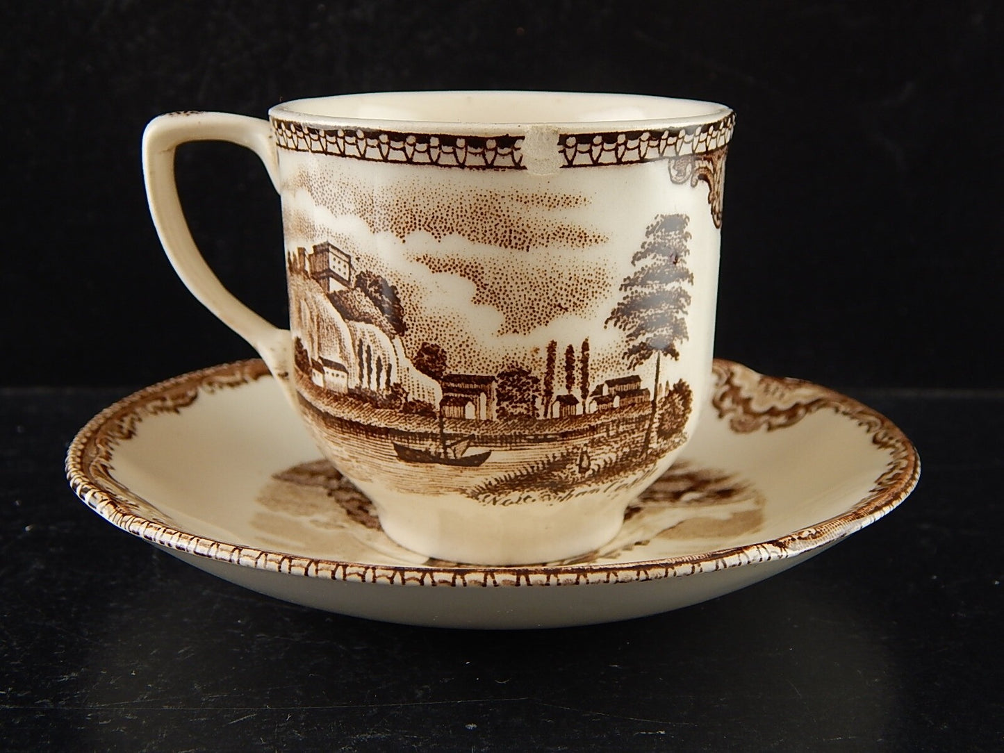 VINTAGE JOHNSON BROS OLD BRITAIN CASTLE TAZZINA CAFFE SEMI-PORCELLANA DIFETTO