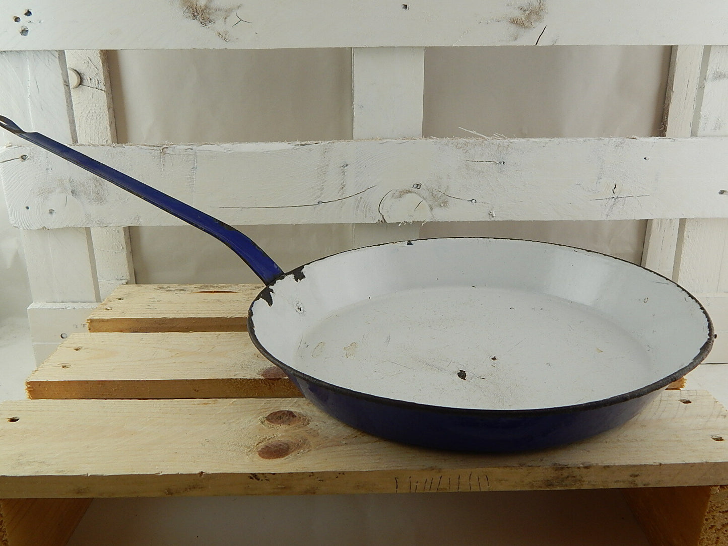 ANTICA PADELLA CM. 34 LATTA METALLO SMALTATA BIANCA E BLU 2 LEONI BASSANO