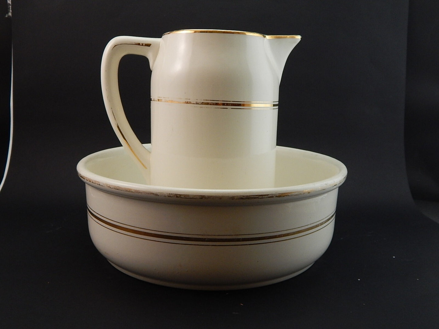 ANTICO SET BAGNO ART DECO CATINO E BROCCA CERAMICA CON PROFILI ORO ZECCHINO