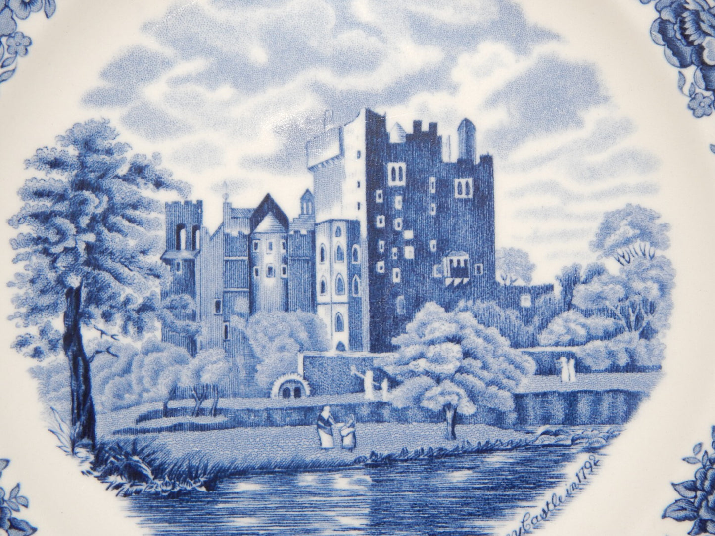 VINTAGE JOHNSON BROS OLD BRITAIN CASTLE BLU PIATTO PIANO PORCELLANA DIFETTO 1908