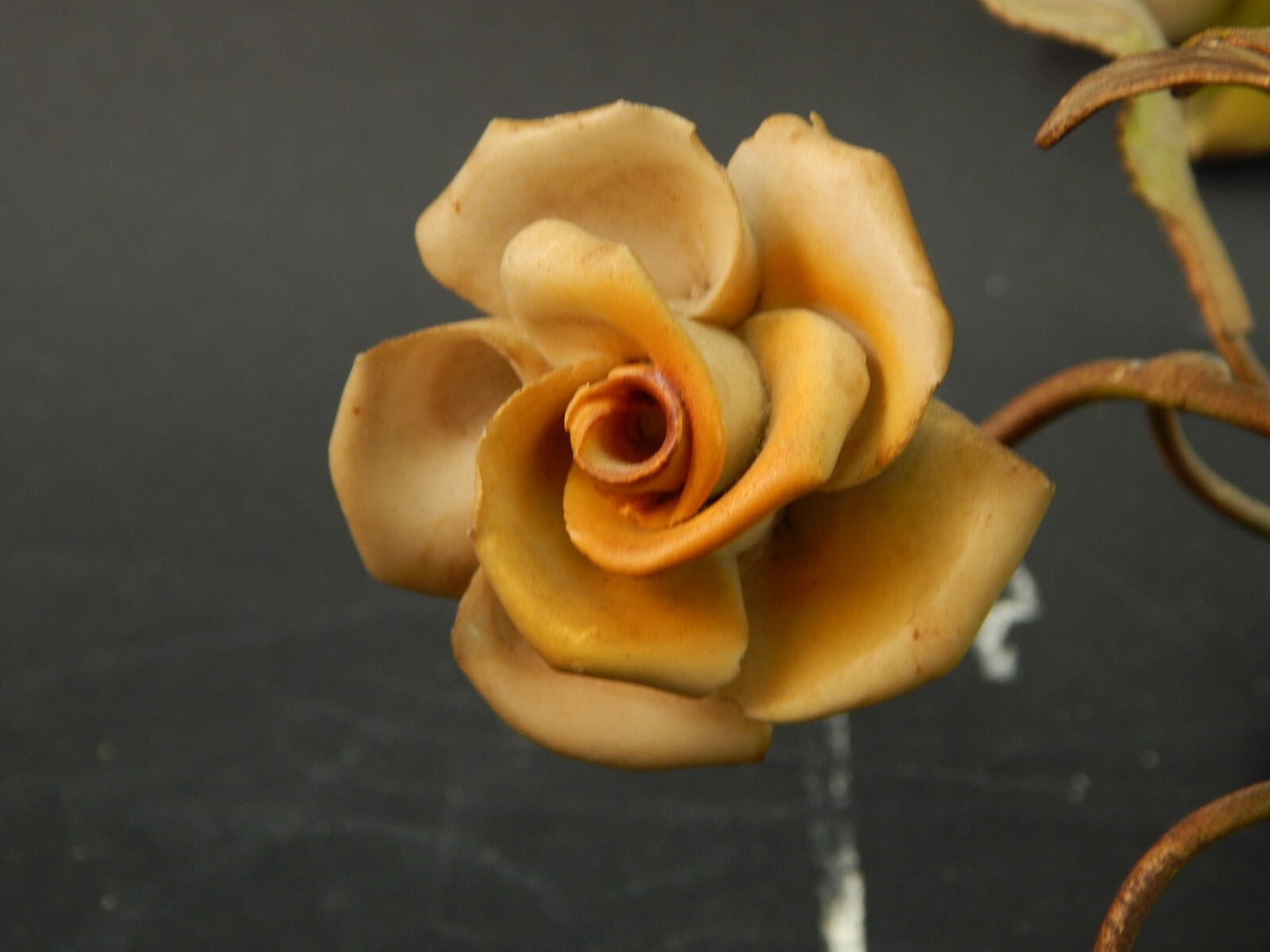 APPLIQUE 1 FUOCO ANTICA LIBERTY FERRO BATTUTO E ROSE CERAMICA POLICROME #1731