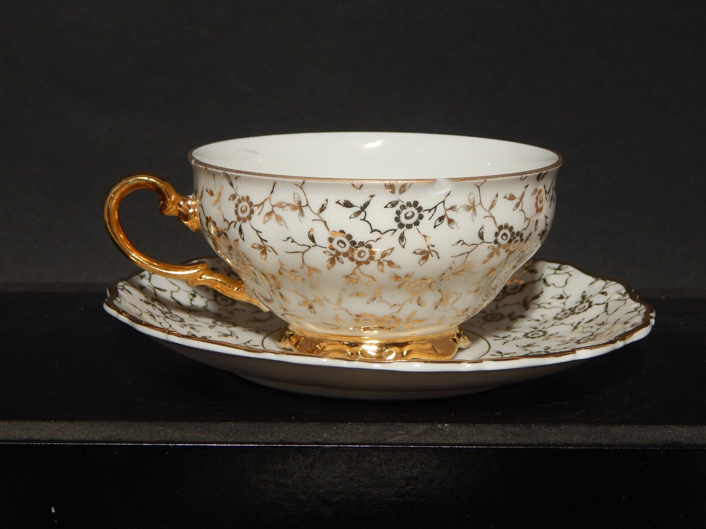 ANTICA TAZZA COLAZIONE PORCELLANA BIANCA E ORO BAVARIA SELTMANN THERESIA difetto