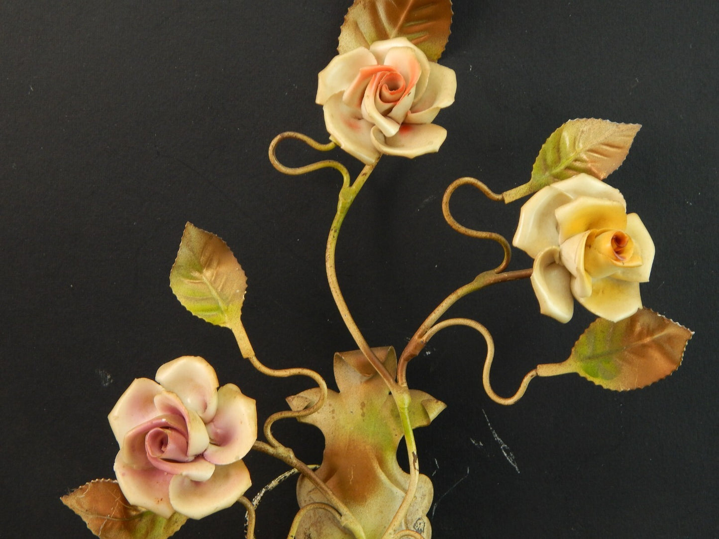 APPLIQUE 1 FUOCO ANTICA LIBERTY FERRO BATTUTO E ROSE CERAMICA POLICROME #1731