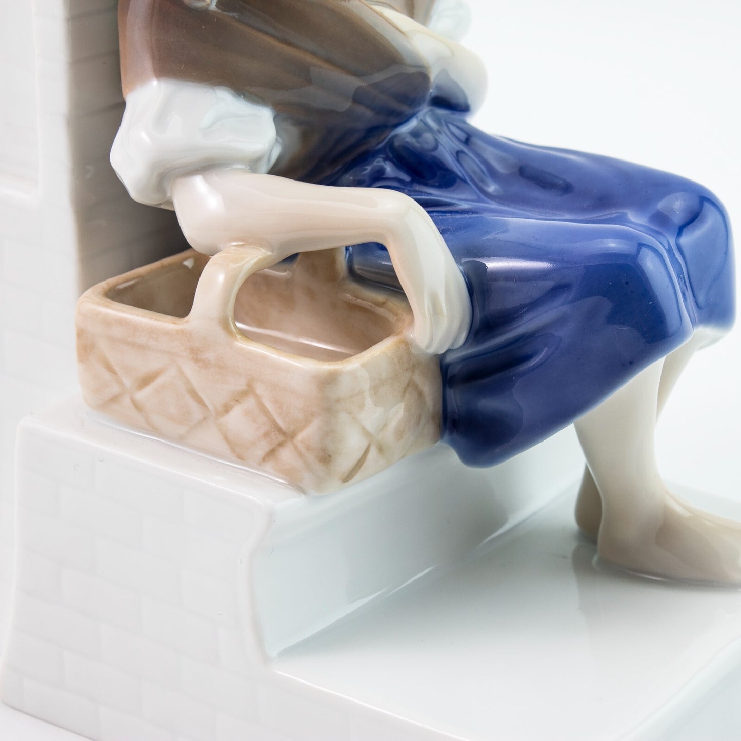 STATUINA PORCELLANA ROYAL COPENHAGEN BING&GRONDAHL "La Piccola Fiammiferaia"