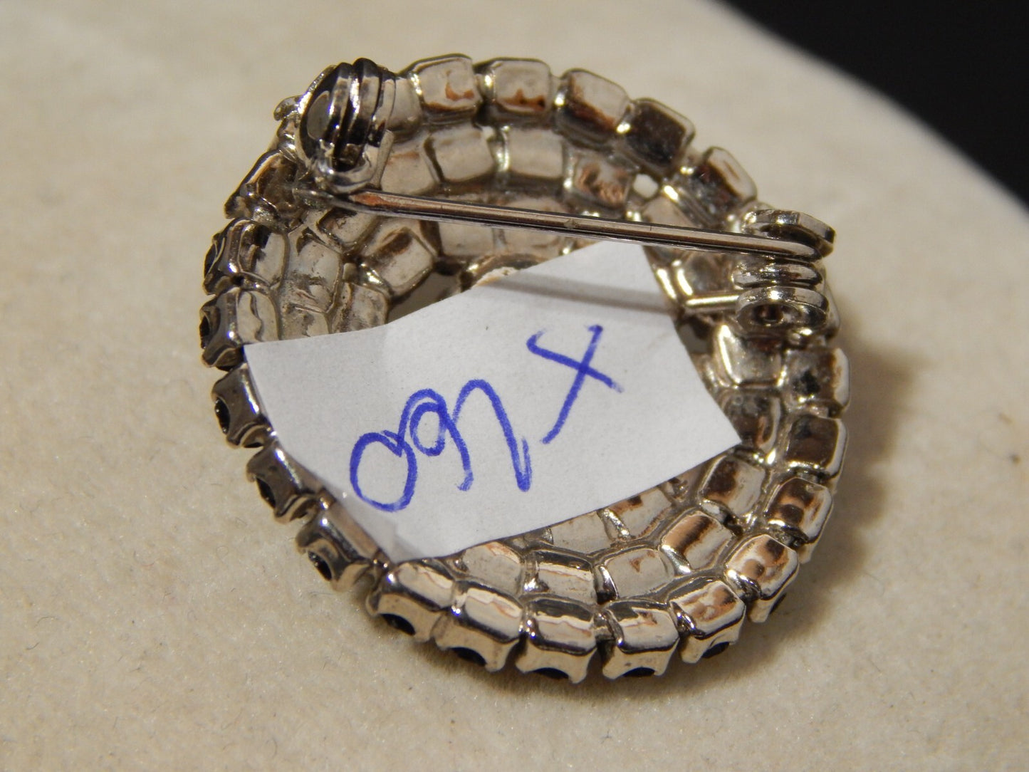 VINTAGE BIJOUX SPILLA ARGENTATA CON PIETRE NERE ANNI '70