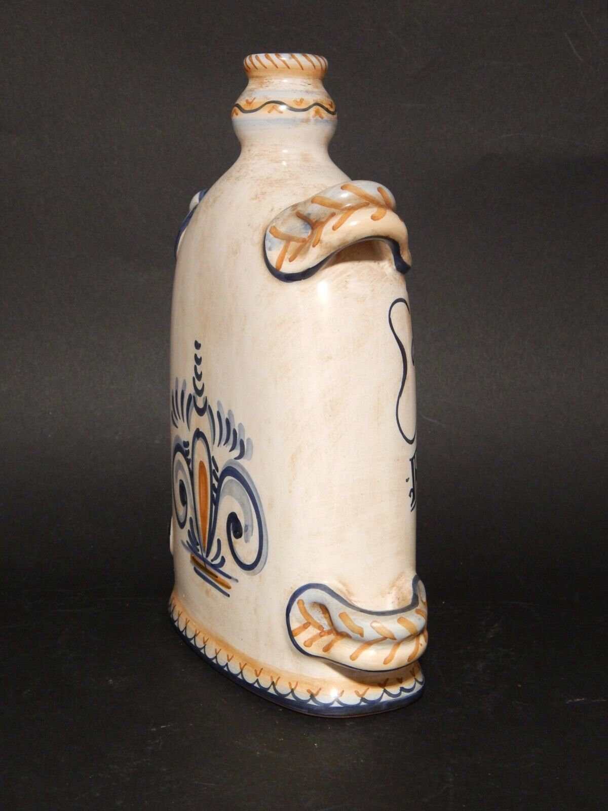 CERAMICA SACA CASTELLI ABRUZZO MAIOLICA CERAMICA BOTTIGLIA FIASCA VIANDANTE