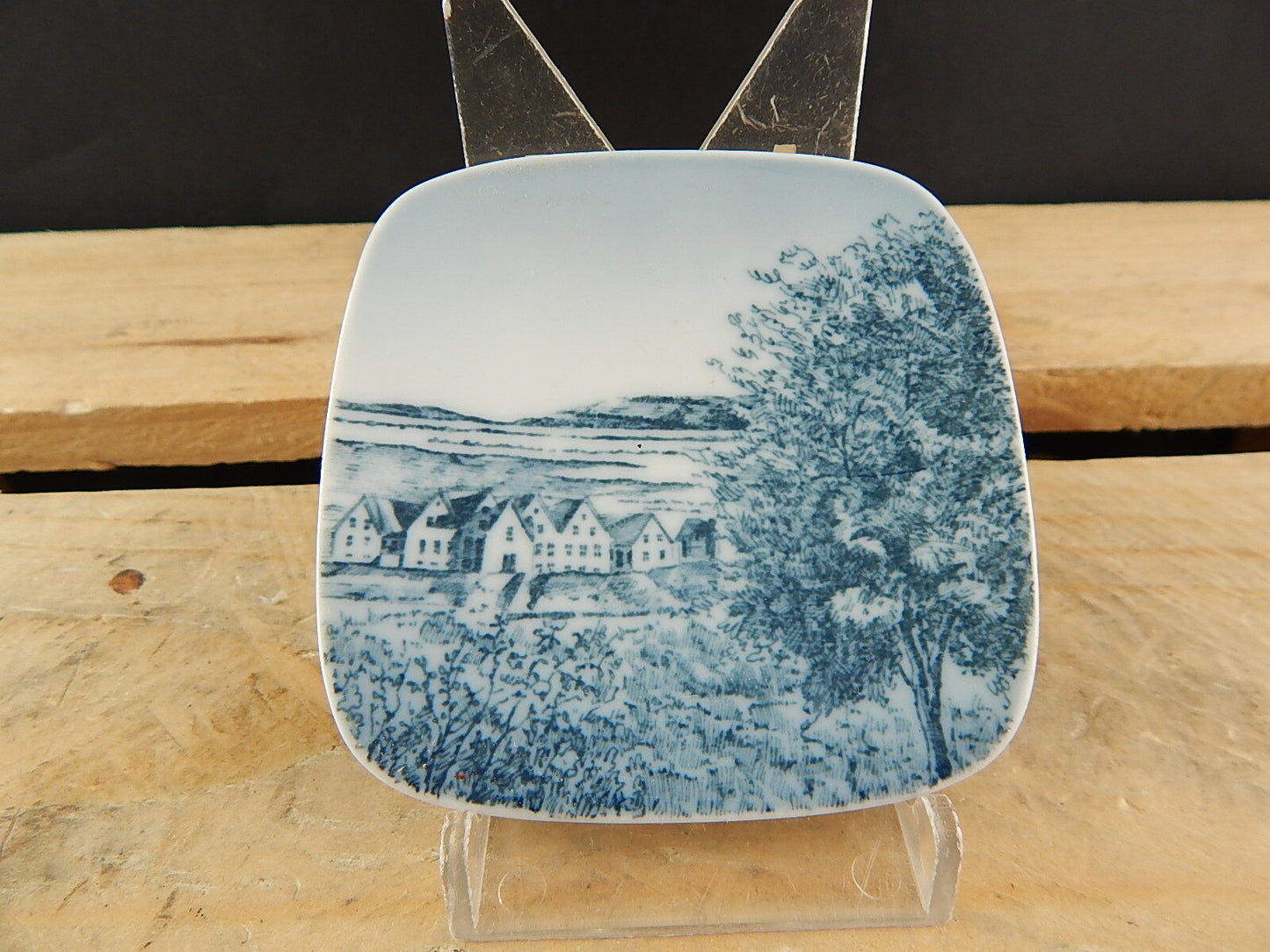 ROYAL COPENHAGEN BING&GRONDAHL PLAQUETTE PORCELLANA LAUGARVATH HOTEL ICELAND