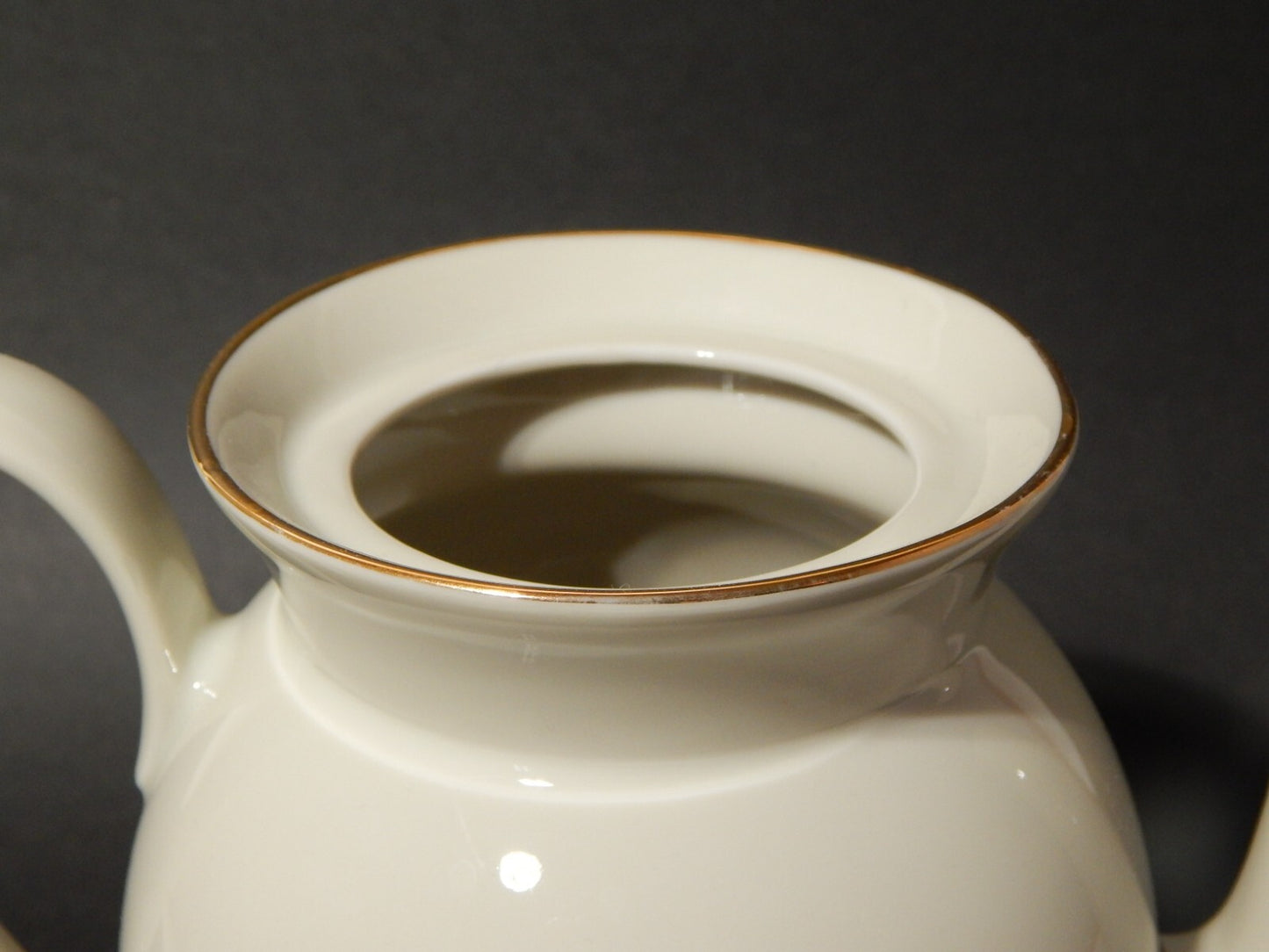 ANTICA TEIERA CAFFETTIERA PREZIOSA PORCELLANA TEDESCA DECORO VIOLE DEL PENSIERO