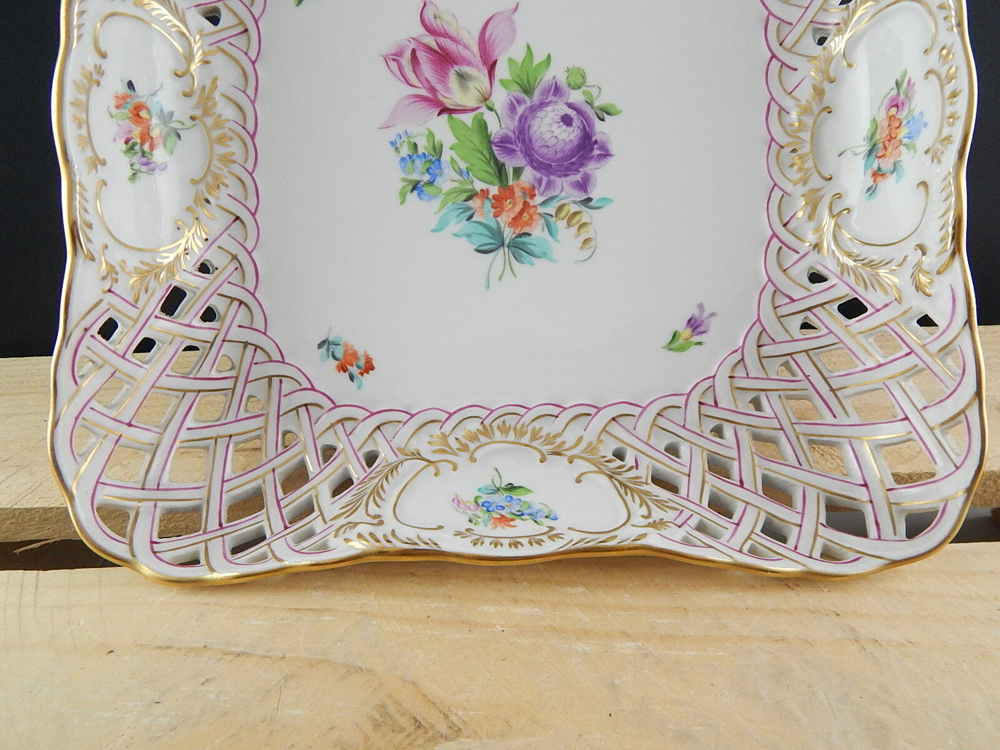 PORCELLANA HEREND VINTAGE PREZIOSO CENTROTAVOLA TRAFORATO PRIMAVERA DIPINTO MANO