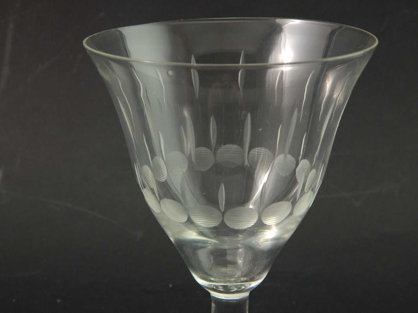 ANTICO ELEGANTE RARO ART DECO SERVIZIO 18 CALICI CRISTALLO MOLATO E INCISO