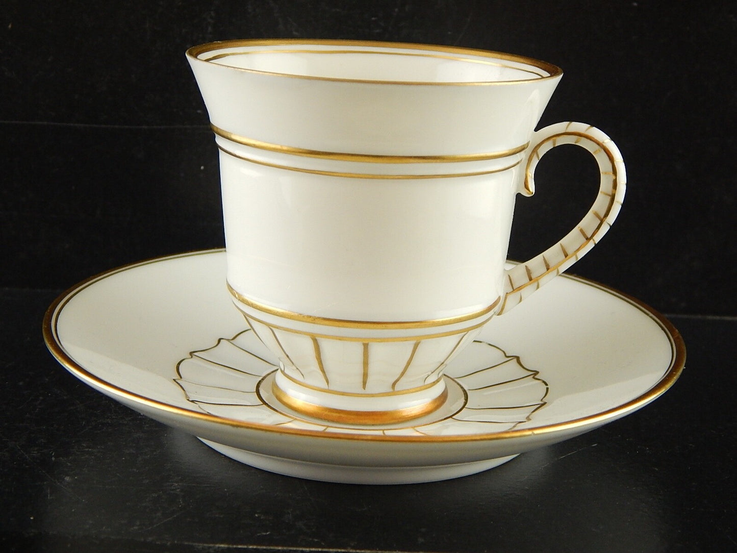 ANTICA ELEGANTE TAZZA IMPERO PORCELLANA BIANCA E ORO BING&GRONDAHL COPENHAGEN