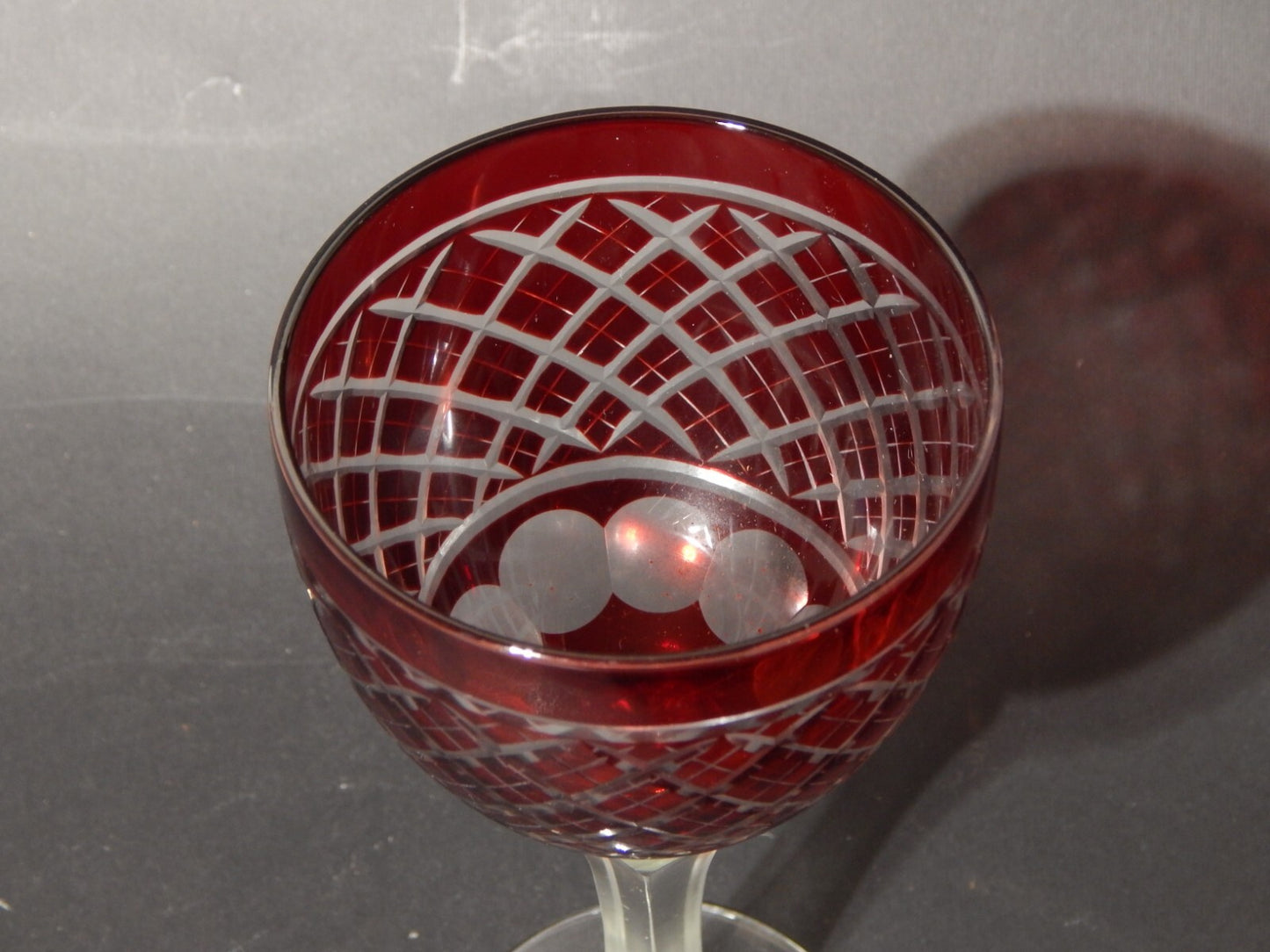 PREZIOSO ANTICO BICCHIERE CALICE CRISTALLO PESANTE BOEMIA MOLATO ROSSO RUBINO