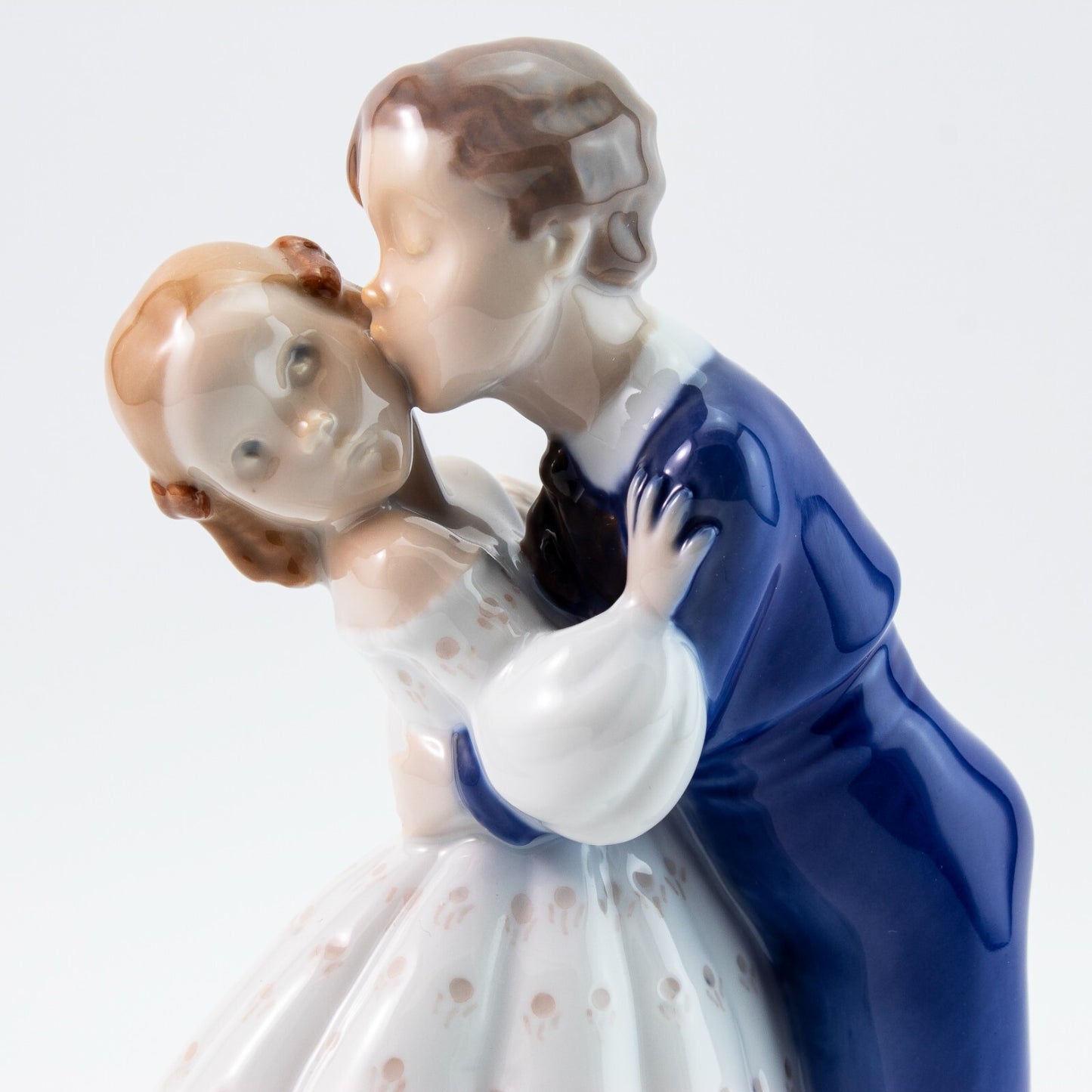 STATUINA PORCELLANA ROYAL COPENHAGEN BING&GRONDAHL "Primo Bacio" CM 19x13x8 2162