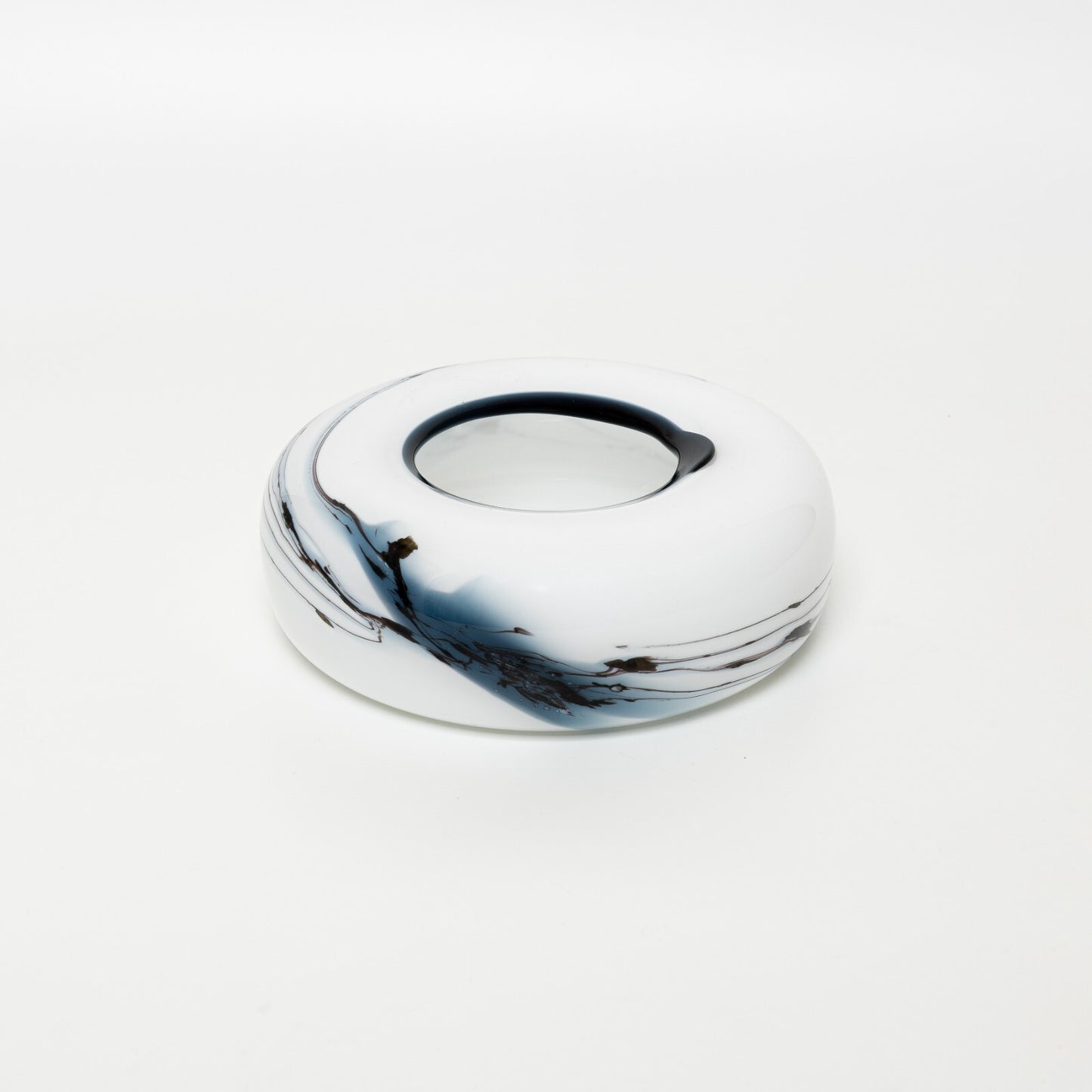 POSACENERE VETRO OPALINO BIANCO CON DECORO BLU HOLMEGARD ATLANTIS MICHAEL BANG