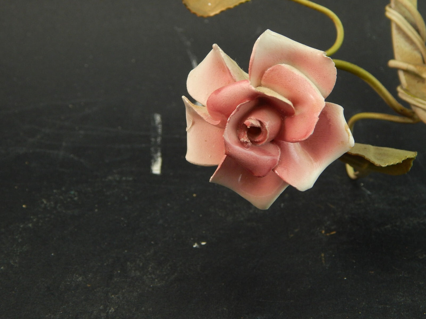 APPLIQUE 1 FUOCO ANTICA LIBERTY FERRO BATTUTO E ROSE CERAMICA POLICROME #1735