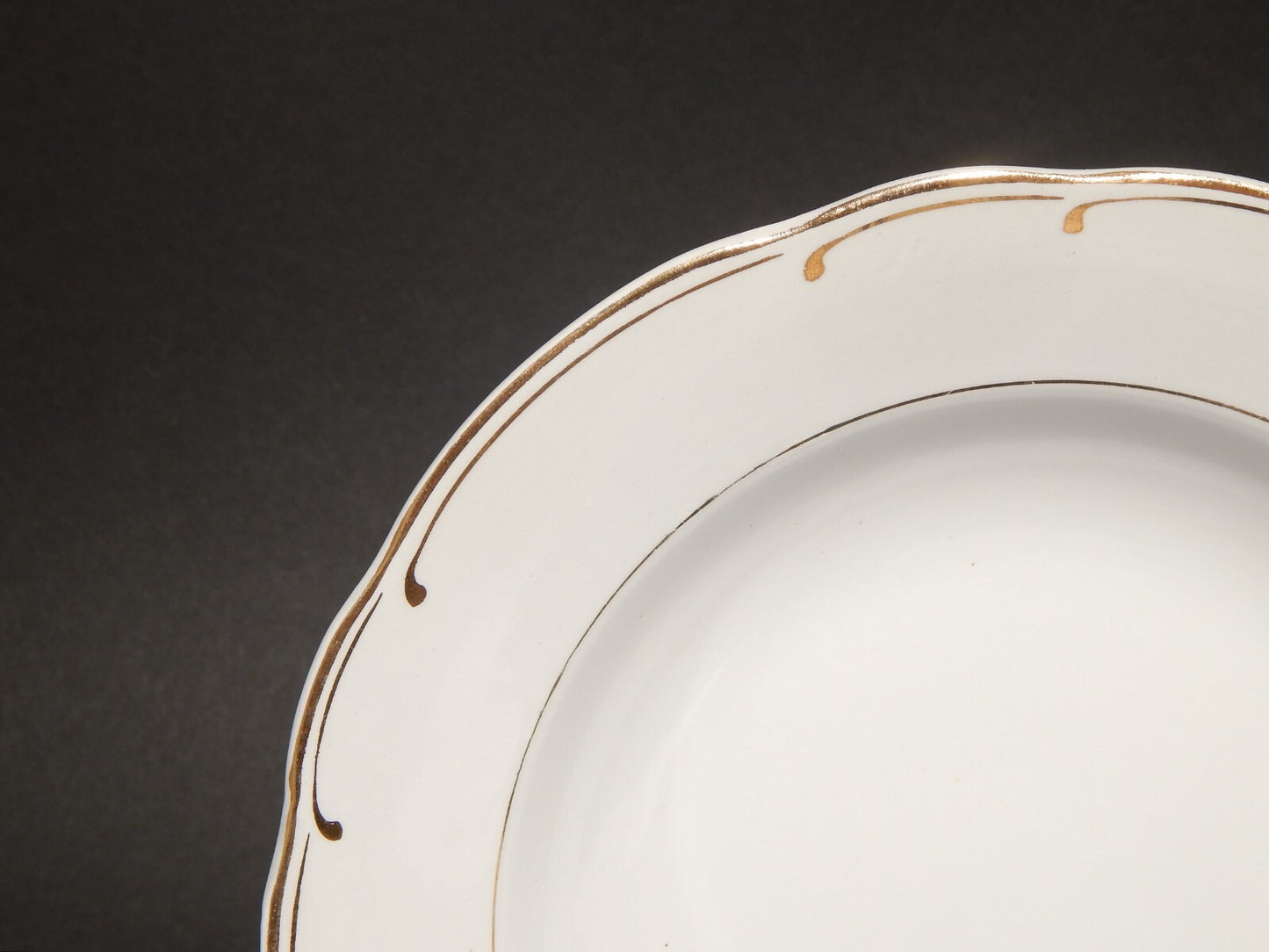 ANTICO SERVIZIO 12 PIATTI CERAMICA BIANCA DECORO IN ORO CERAMICHE PIEMONTESI