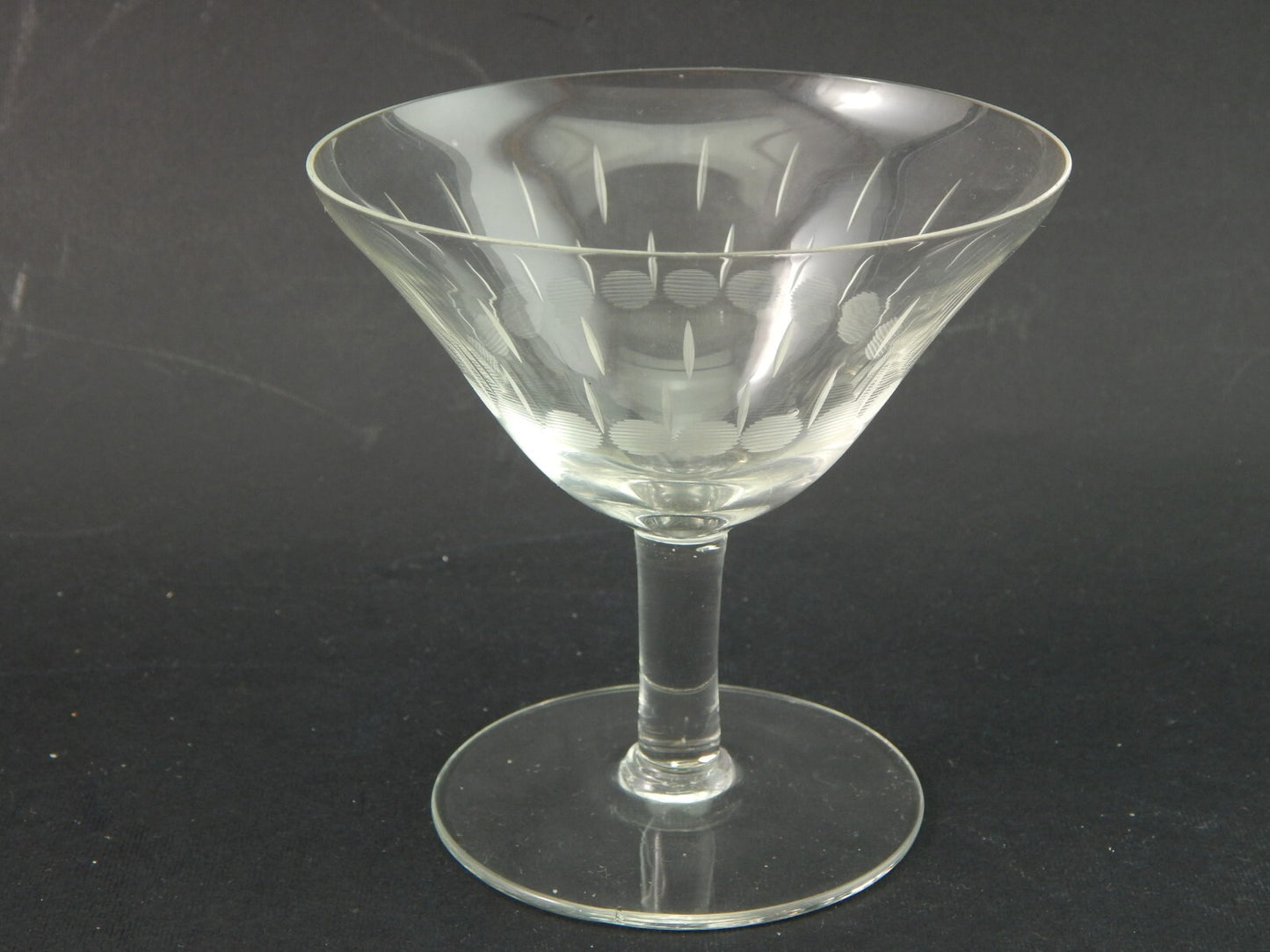 ANTICO ELEGANTE RARO ART DECO SERVIZIO 18 CALICI CRISTALLO MOLATO E INCISO