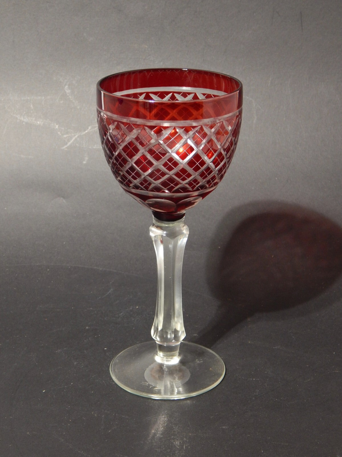 PREZIOSO ANTICO BICCHIERE CALICE CRISTALLO PESANTE BOEMIA MOLATO ROSSO RUBINO