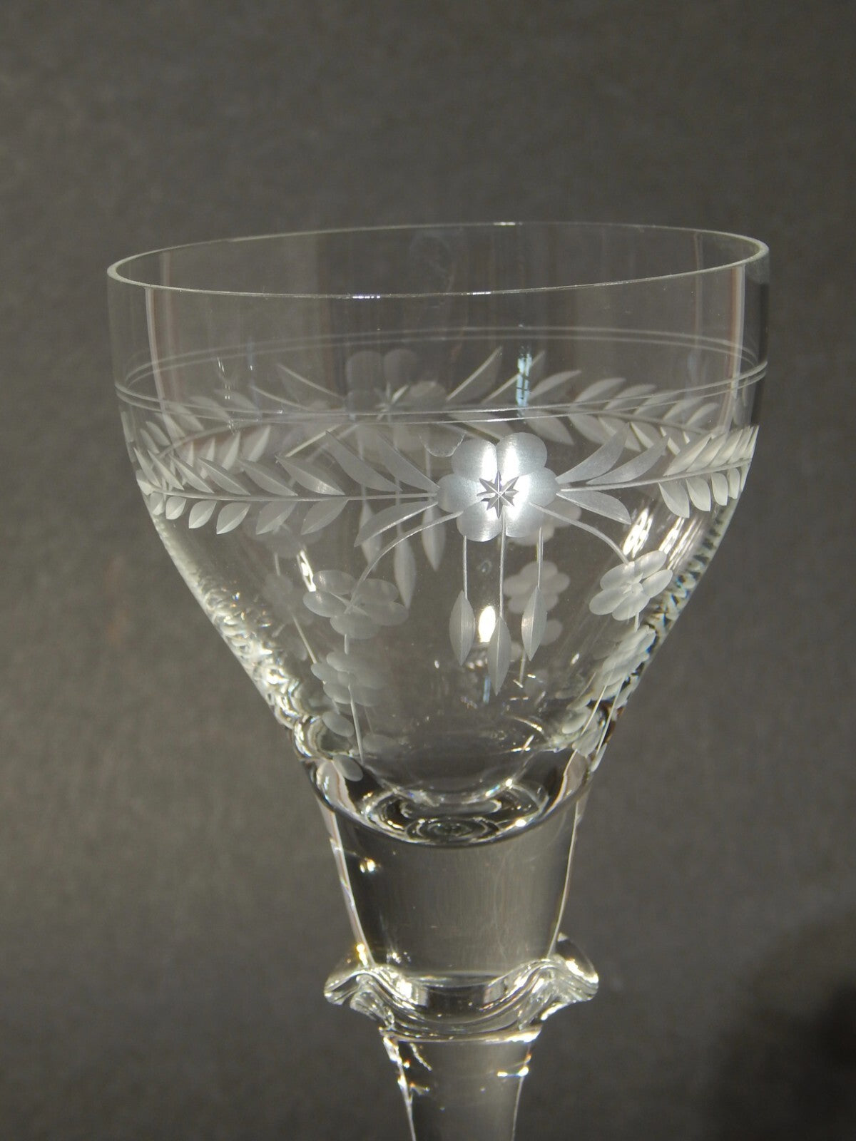 VINTAGE ELEGANTE SERVIZIO 16 BICCHIERI CALICI CRISTALLO DI BOEMIA INCISI