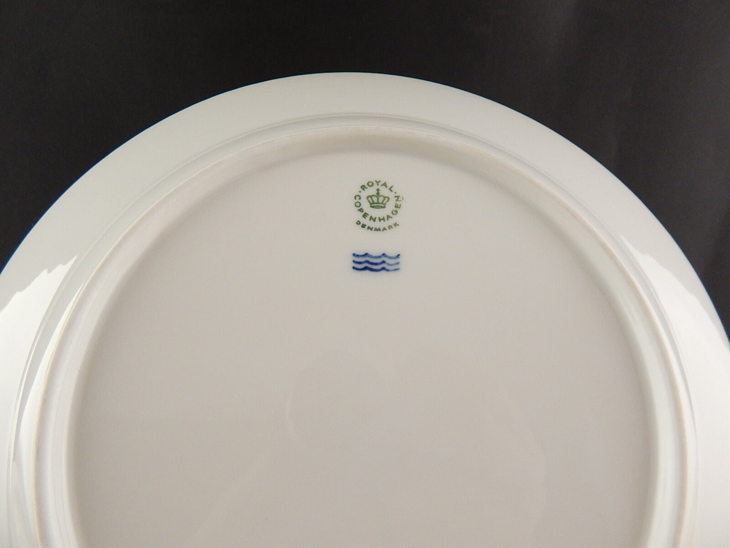 ROYAL COPENHAGEN WHITE FLUTED HALF LACE PLATE PIATTO PORCELLANA BIANCA CM 25