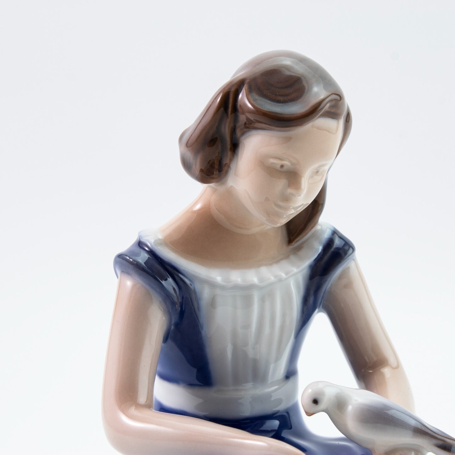 STATUINA PORCELLANA ROYAL COPENHAGEN BING&GRONDAHL "Ragazza con Colomba" CM 13x8