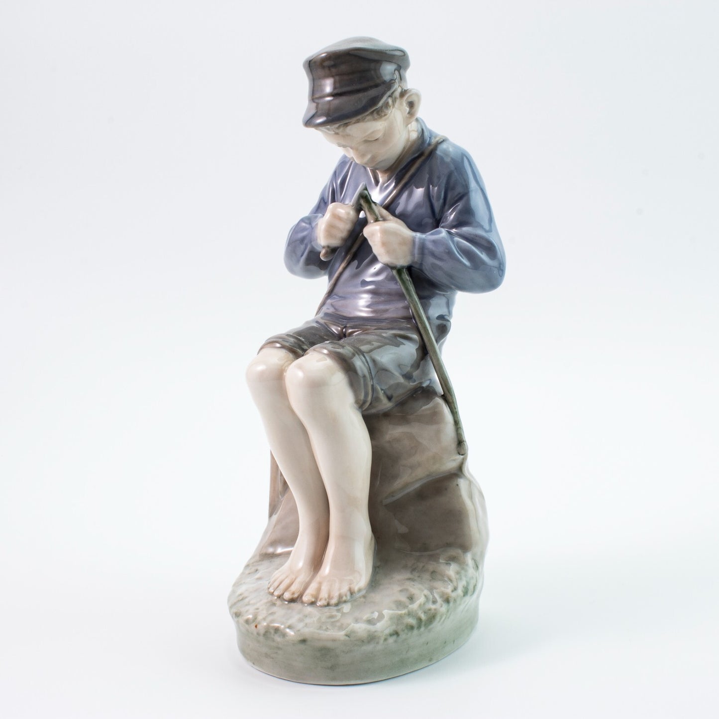 STATUINA PORCELLANA ROYAL COPENHAGEN "Ragazzo Intaglia Bastone" COD 905 CM 19x9