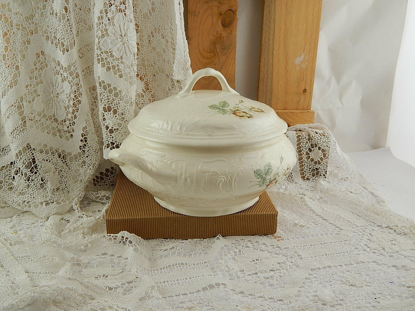 ANTICA ORIGINALE ZUPPIERA PORCELLANA OPACA AMERICANA IMPERIAL CROWN IVORY STONE