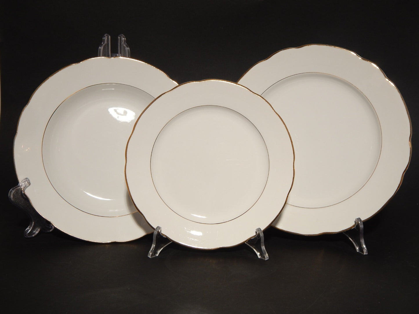 ANTICO SERVIZIO 18 PIATTI BIANCO PROFILO ORO SOCIETA' CERAMICA LAVENO SCI