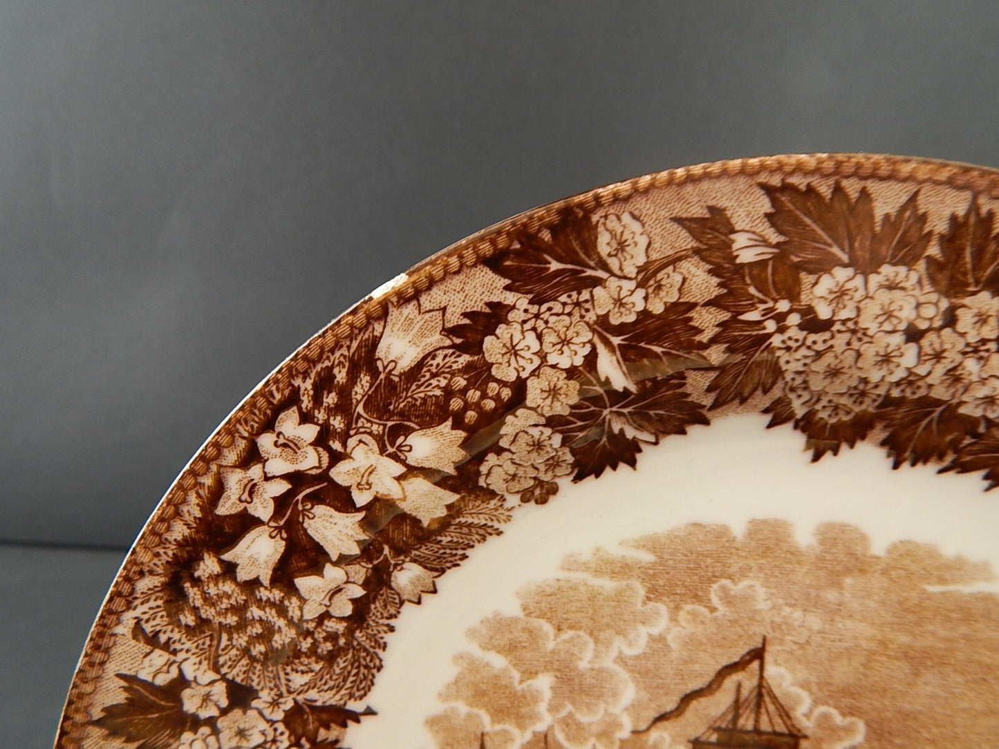 ANTICO PIATTO SEMI PORCELLANA RICHARD MILANO DECORO FERRARA META' 800 #A34