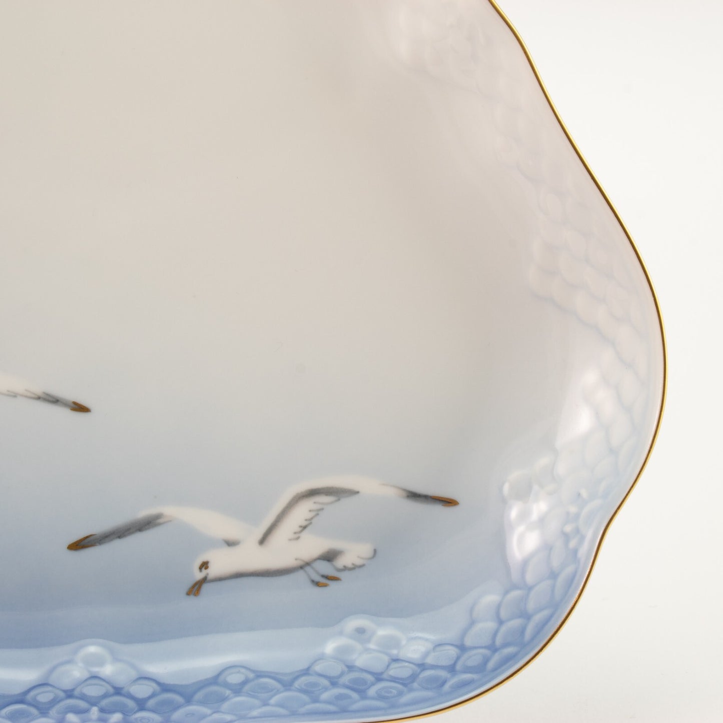 PIATTO PORTATA TRIANGOLARE PORCELLANA ORO ZECCHINO GABBIANI ROYAL COPENHAGEN 354