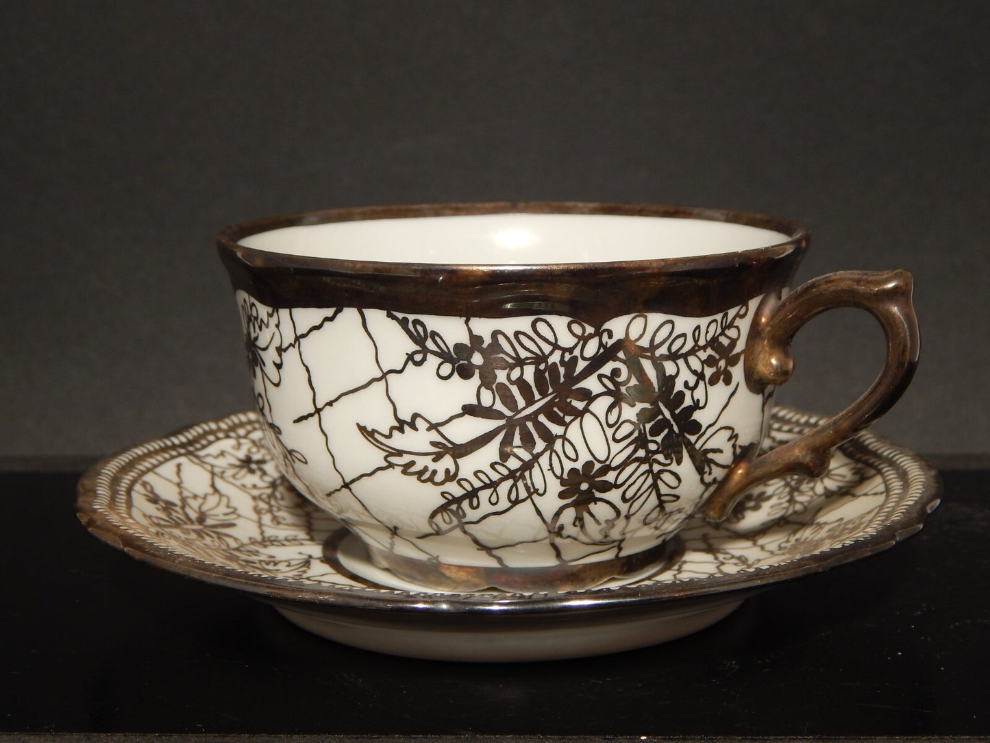 ANTICA RARA PREZIOSA TAZZA COLAZIONE PORCELLANA INGABBIATA IN ARGENTO