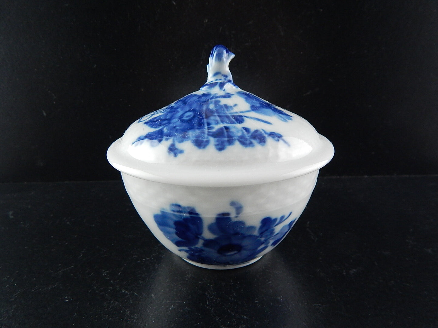 ROYAL COPENHAGEN PORCELLANA ZUCCHERIERA BLUE FLOWER SUGAR POT